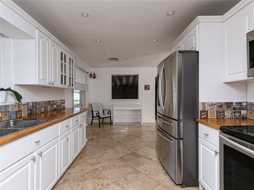 Hollywood Hills 6-22 B - Residential
