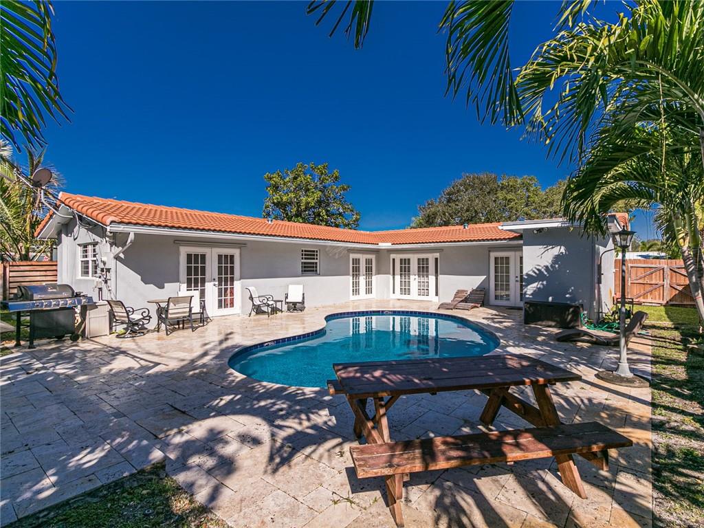Hollywood Hills 6-22 B - Residential
