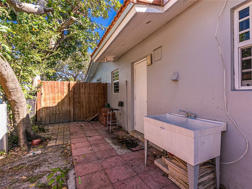 Hollywood Hills 6-22 B - Residential