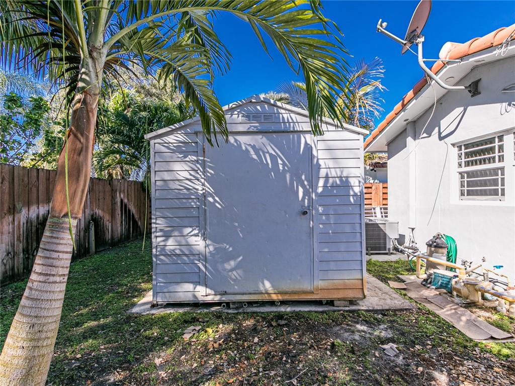 Hollywood Hills 6-22 B - Residential