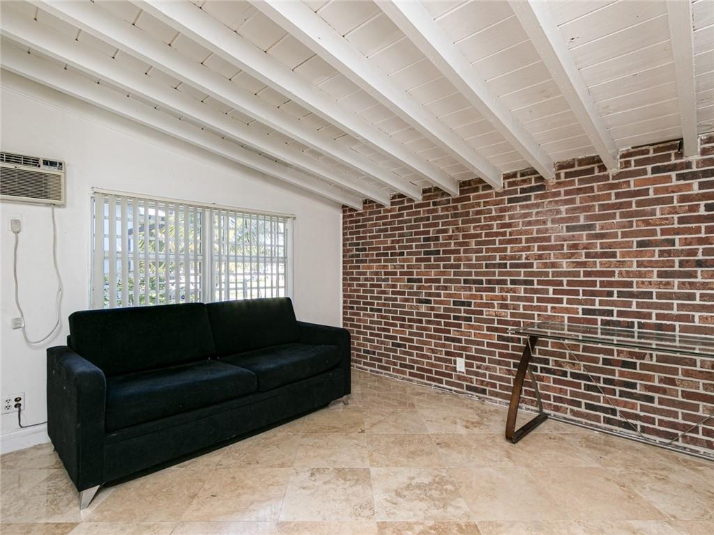 Hollywood Hills 6-22 B - Residential