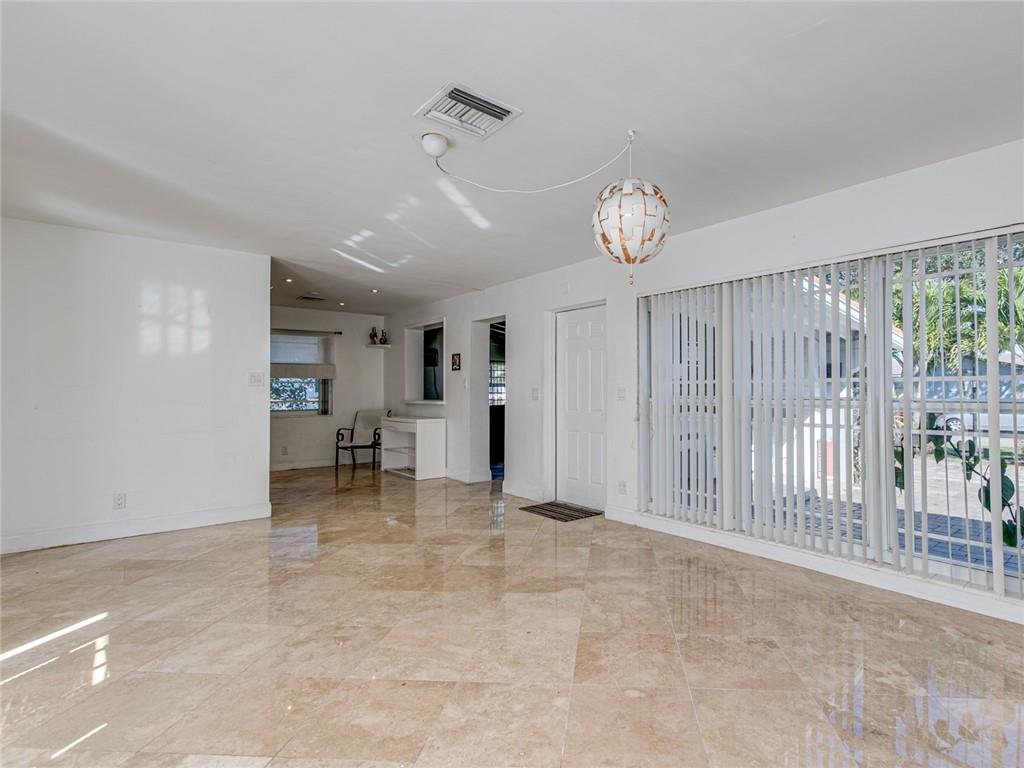 Hollywood Hills 6-22 B - Residential