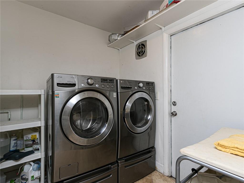 Hollywood Hills 6-22 B - Residential