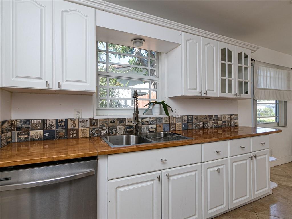 Hollywood Hills 6-22 B - Residential