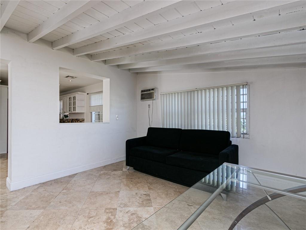 Hollywood Hills 6-22 B - Residential