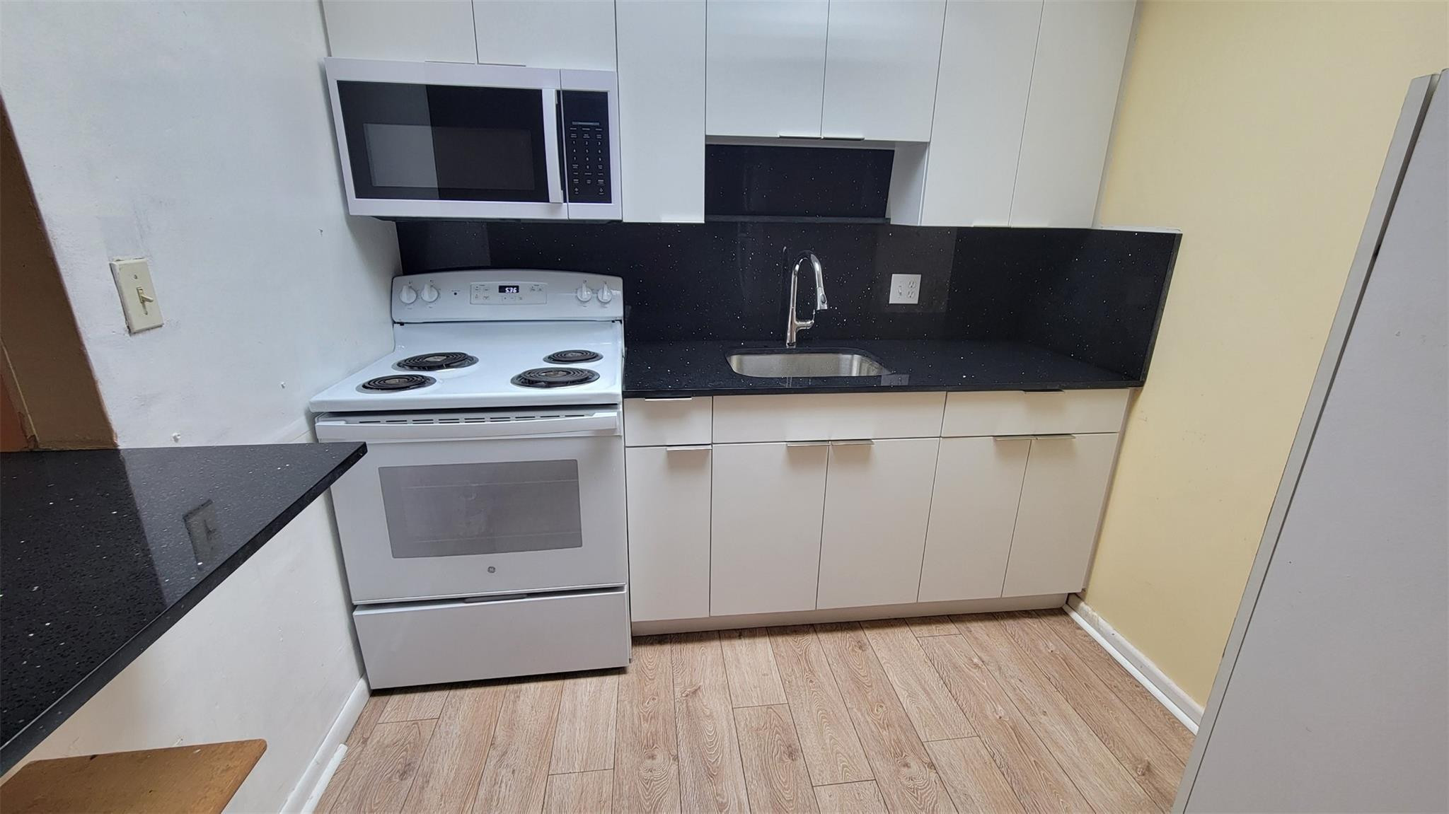 ACT NOW ON THIS 2 BEDROOM, 1.5 BATH CONDO LOCATED ON THE 2ND FLOOR.  AMAZING COMMUNITY THAT OFFERS TONS OF AMENITIES.  KITCHEN HAS BEEN COMPLETELY REMODELED  WITH WHITE GLOSS CABINETS  AND A BEAUTIFUL BLACK STONE COUNTERTOP.  PROPERTY CURRENTLY HAS A TENANT IN THE UNIT, GREAT INVESTMENT. ENCLOSED PATIO.  ACCORDION SHUTTERS.