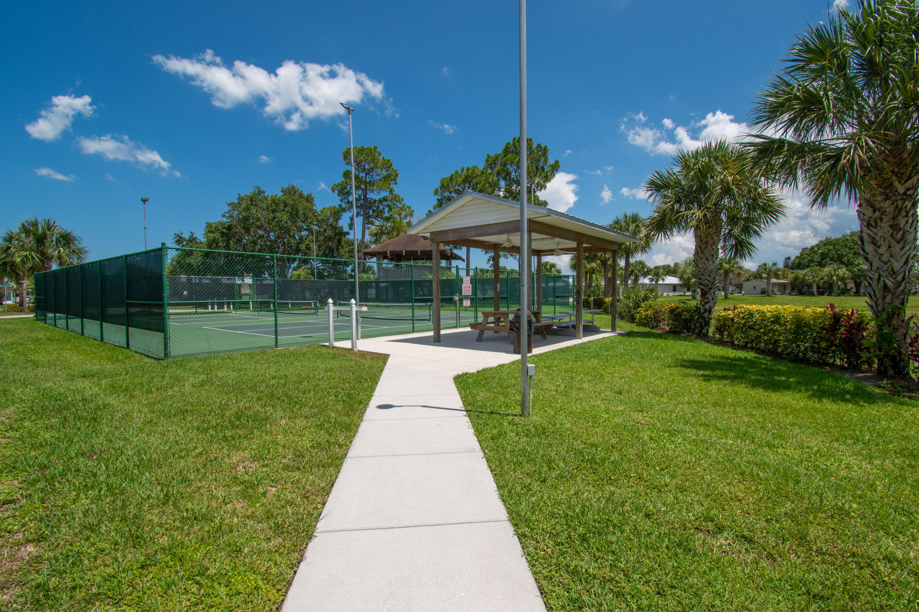 SPANISH LAKES FAIRWAYS LEASEHOLD ESTATES - Residential