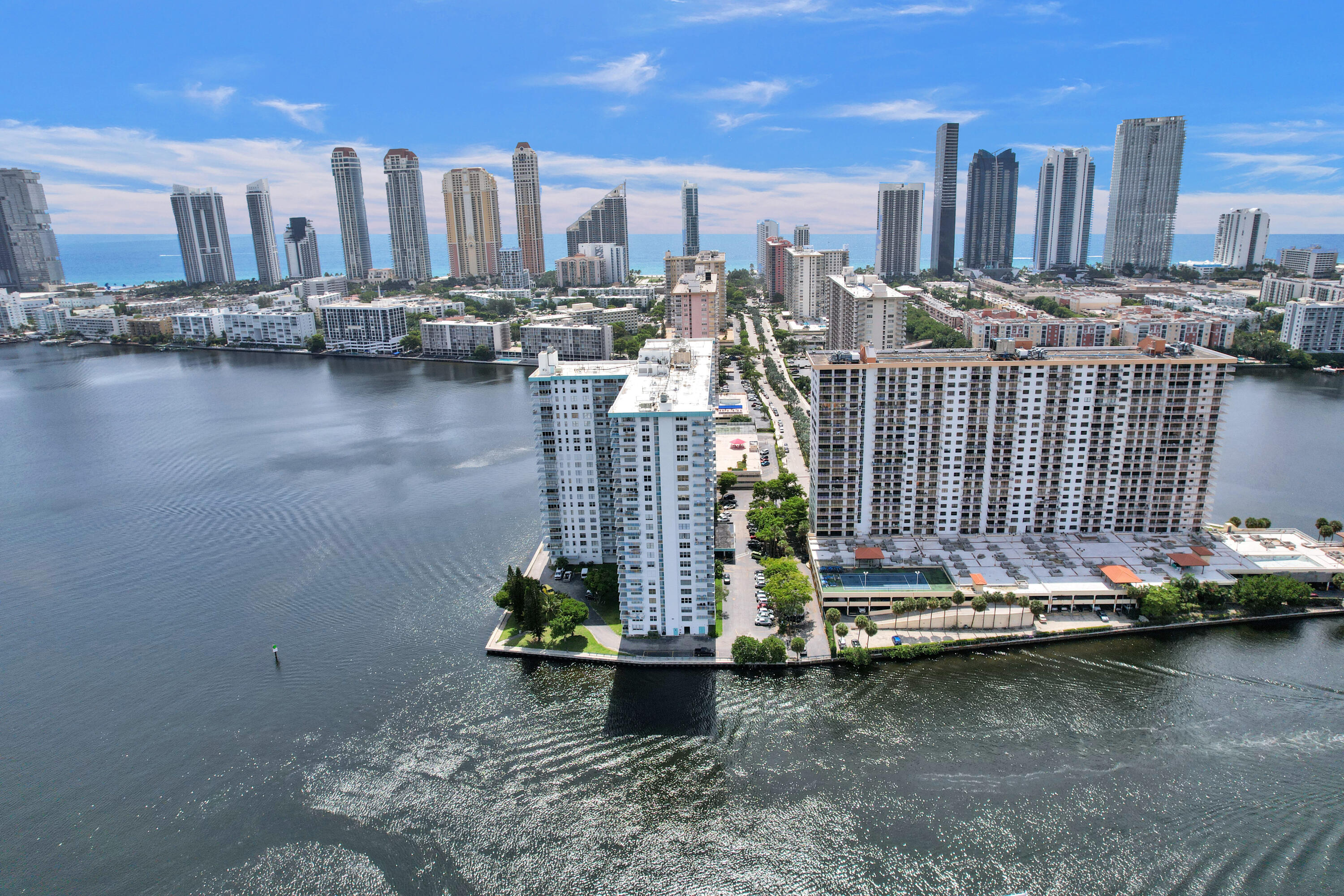 Winston Towers 500 - Residential