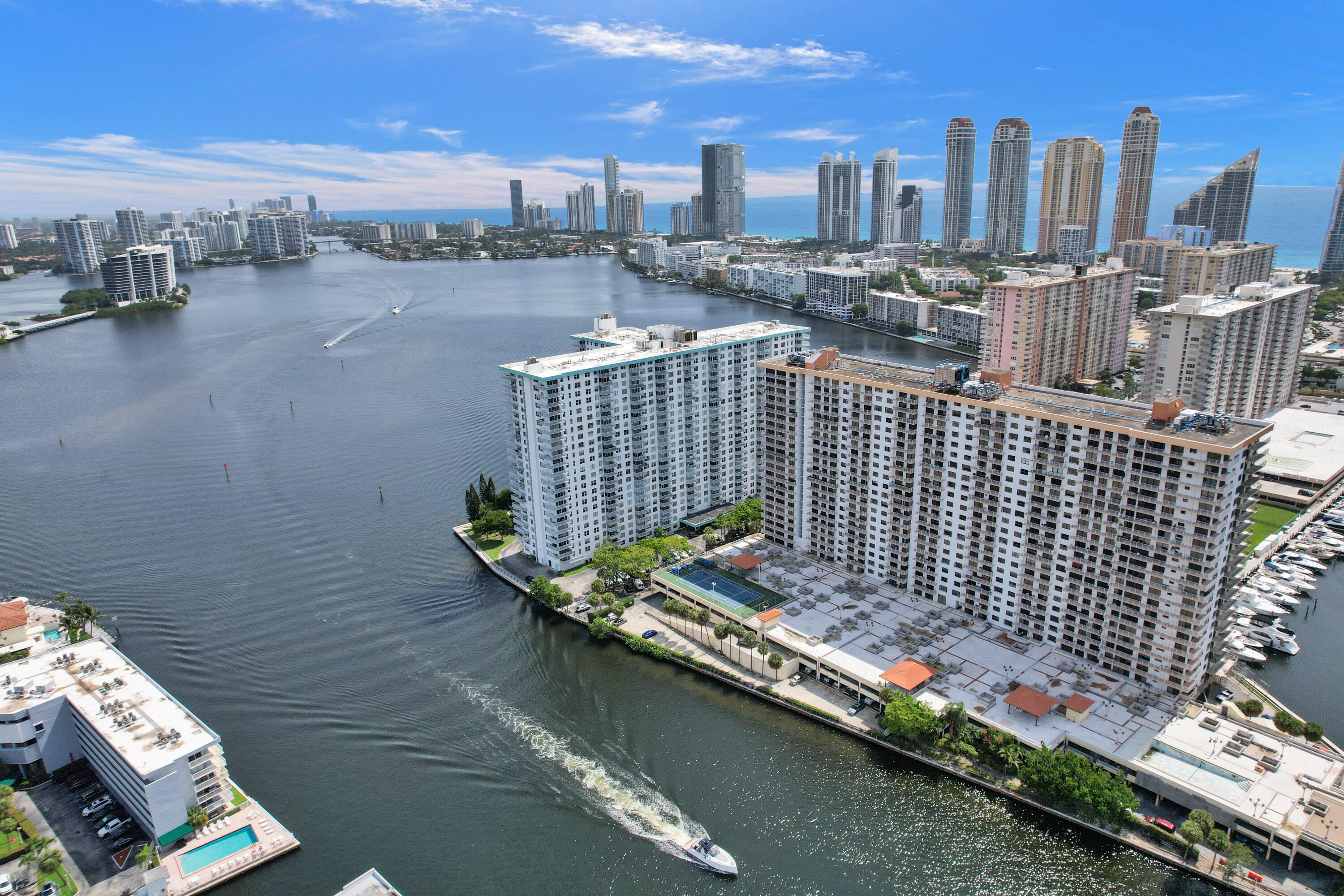 Winston Towers 500 - Residential