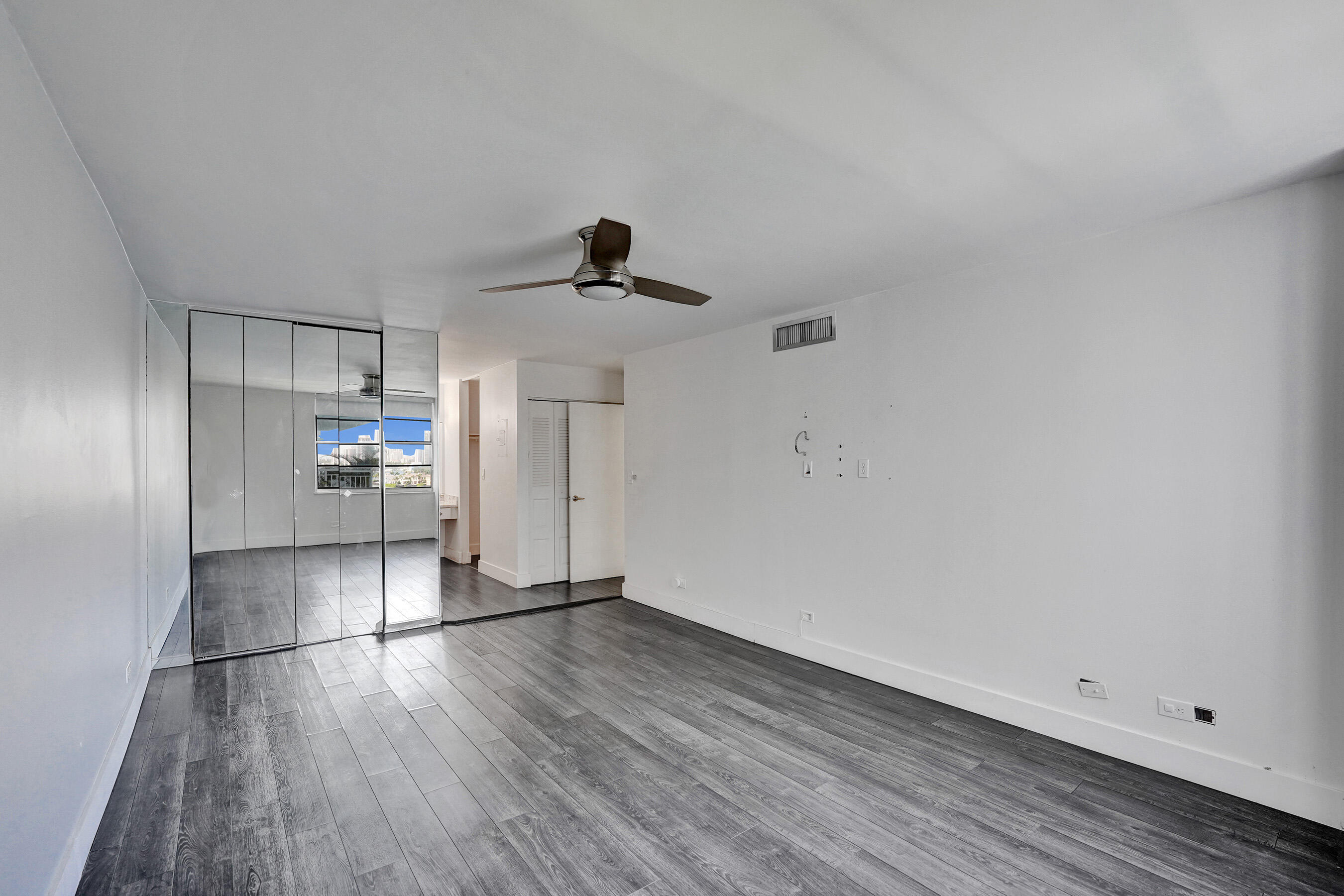 Winston Towers 500 - Residential