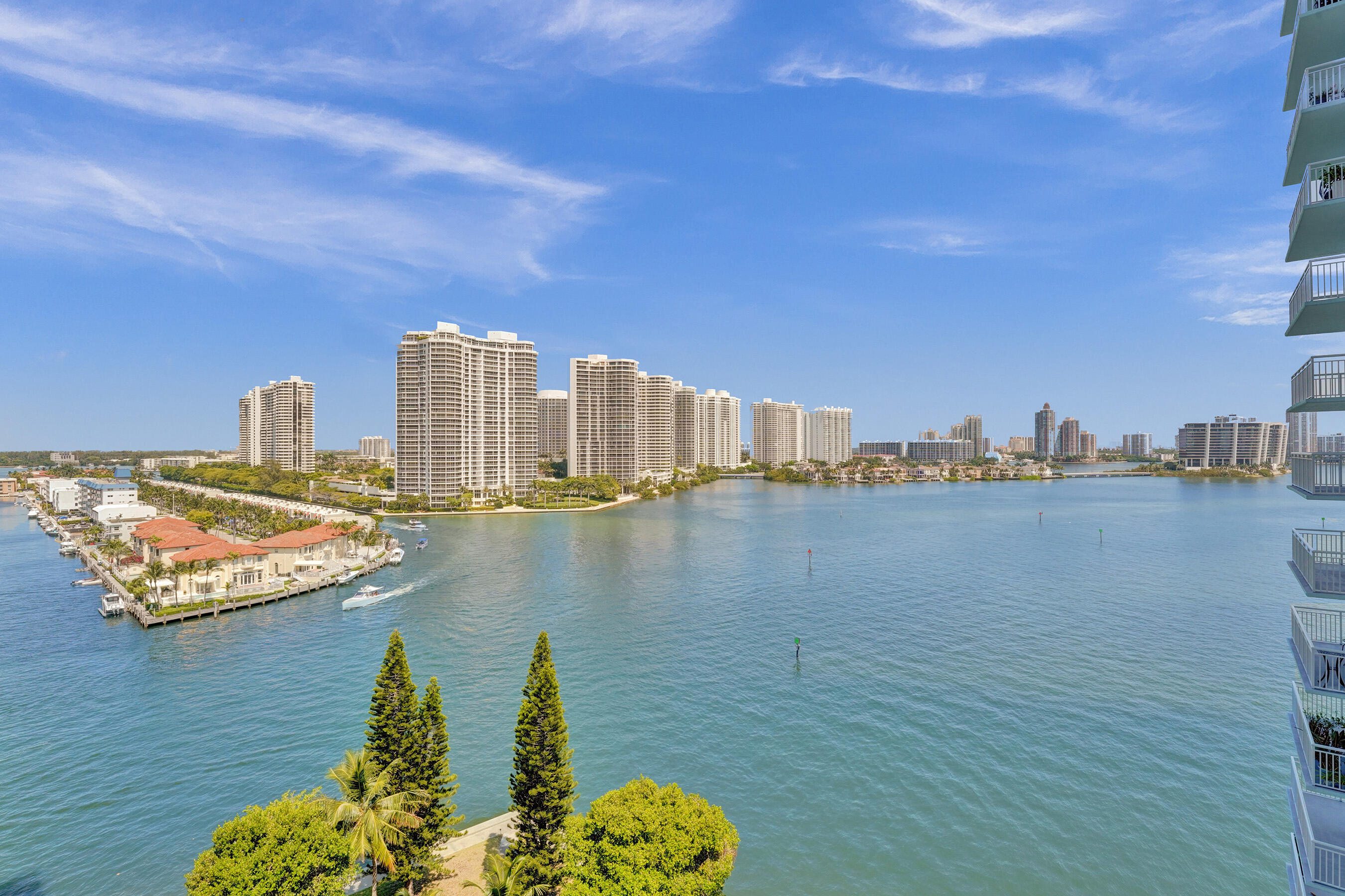 Winston Towers 500 - Residential