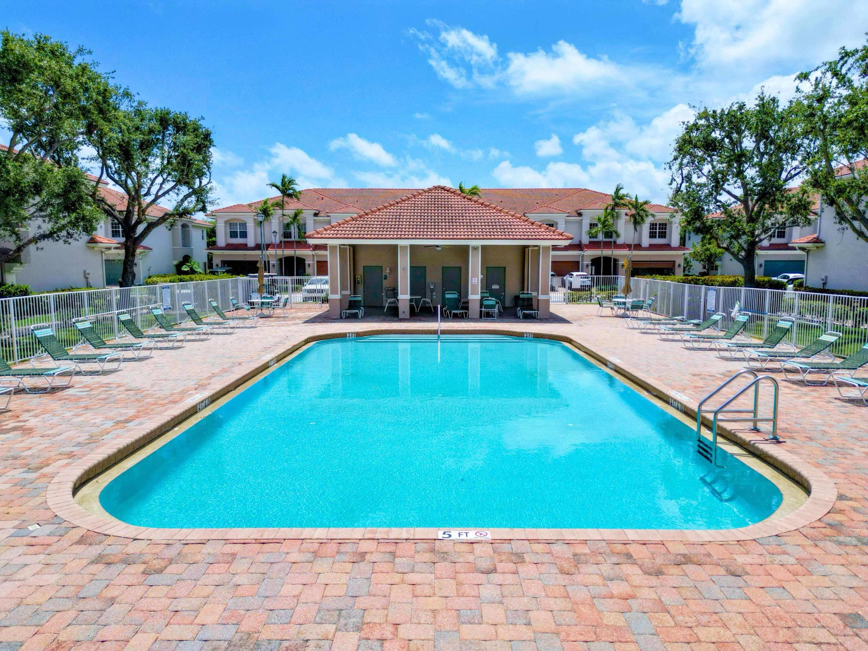 CARRIAGE POINTE - Residential Lease