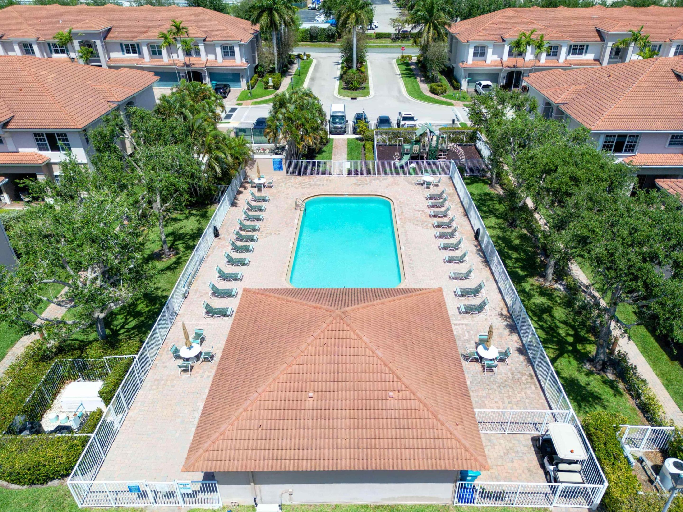 CARRIAGE POINTE - Residential Lease