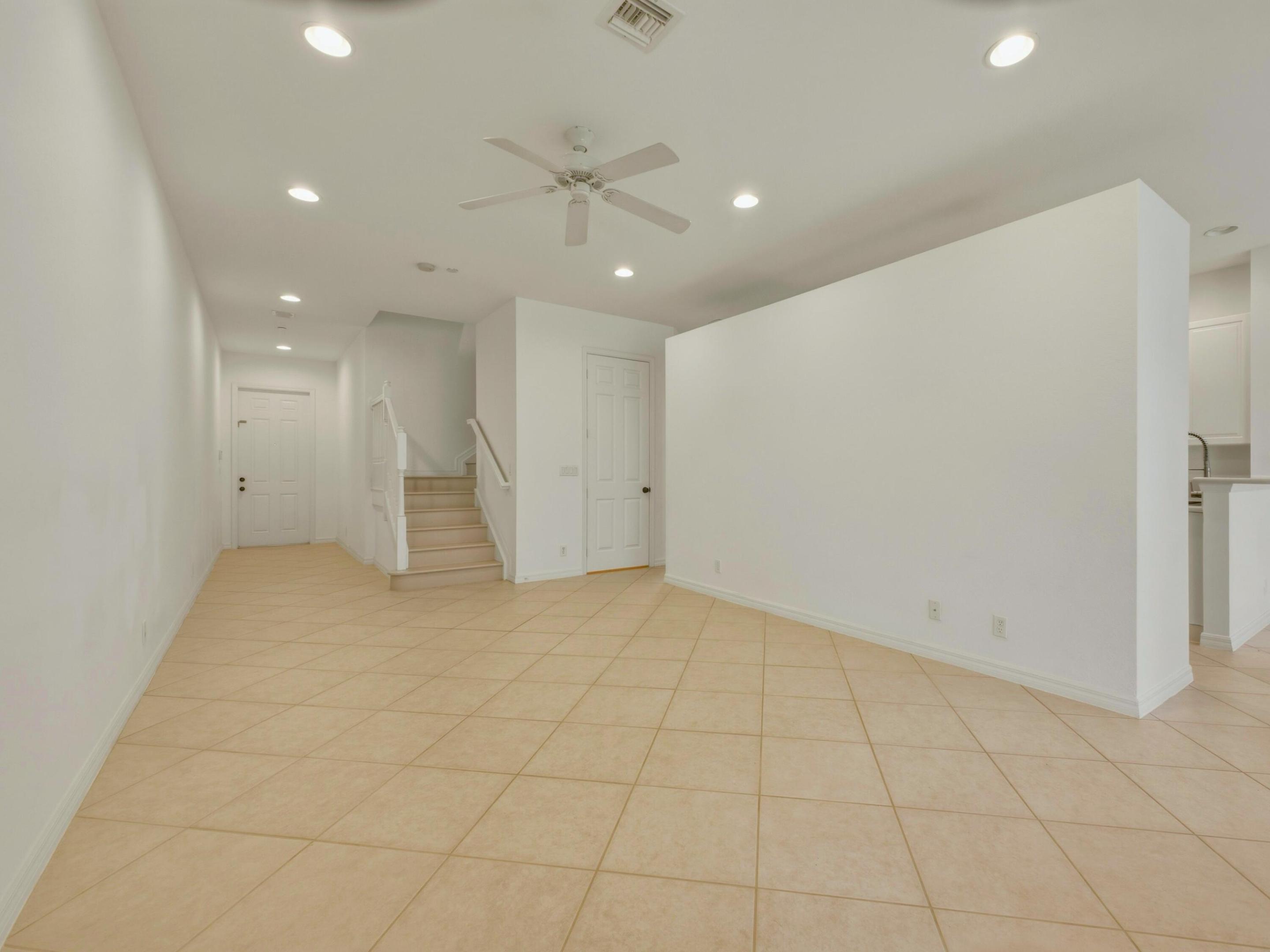 CARRIAGE POINTE - Residential Lease