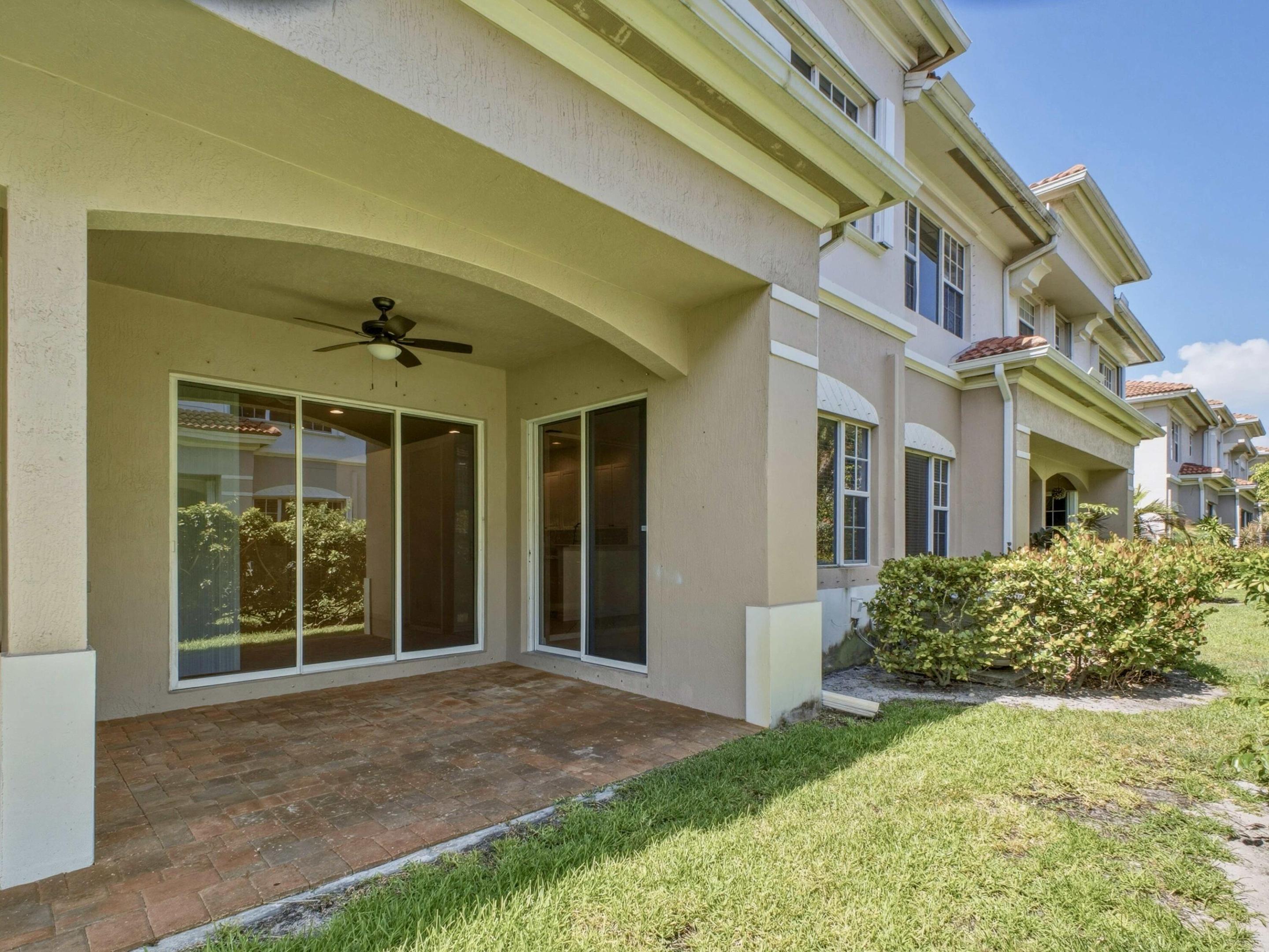 CARRIAGE POINTE - Residential Lease