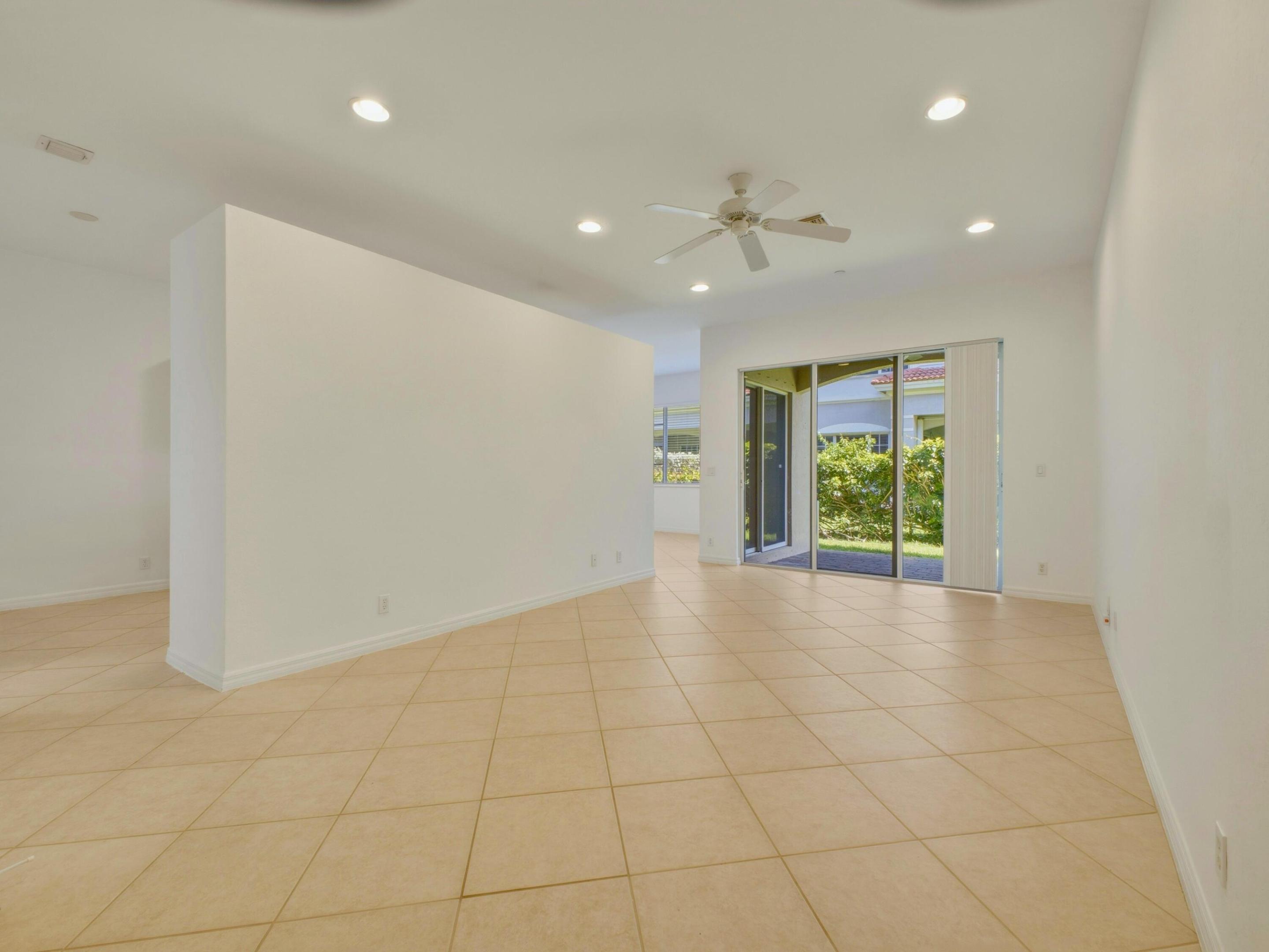 CARRIAGE POINTE - Residential Lease