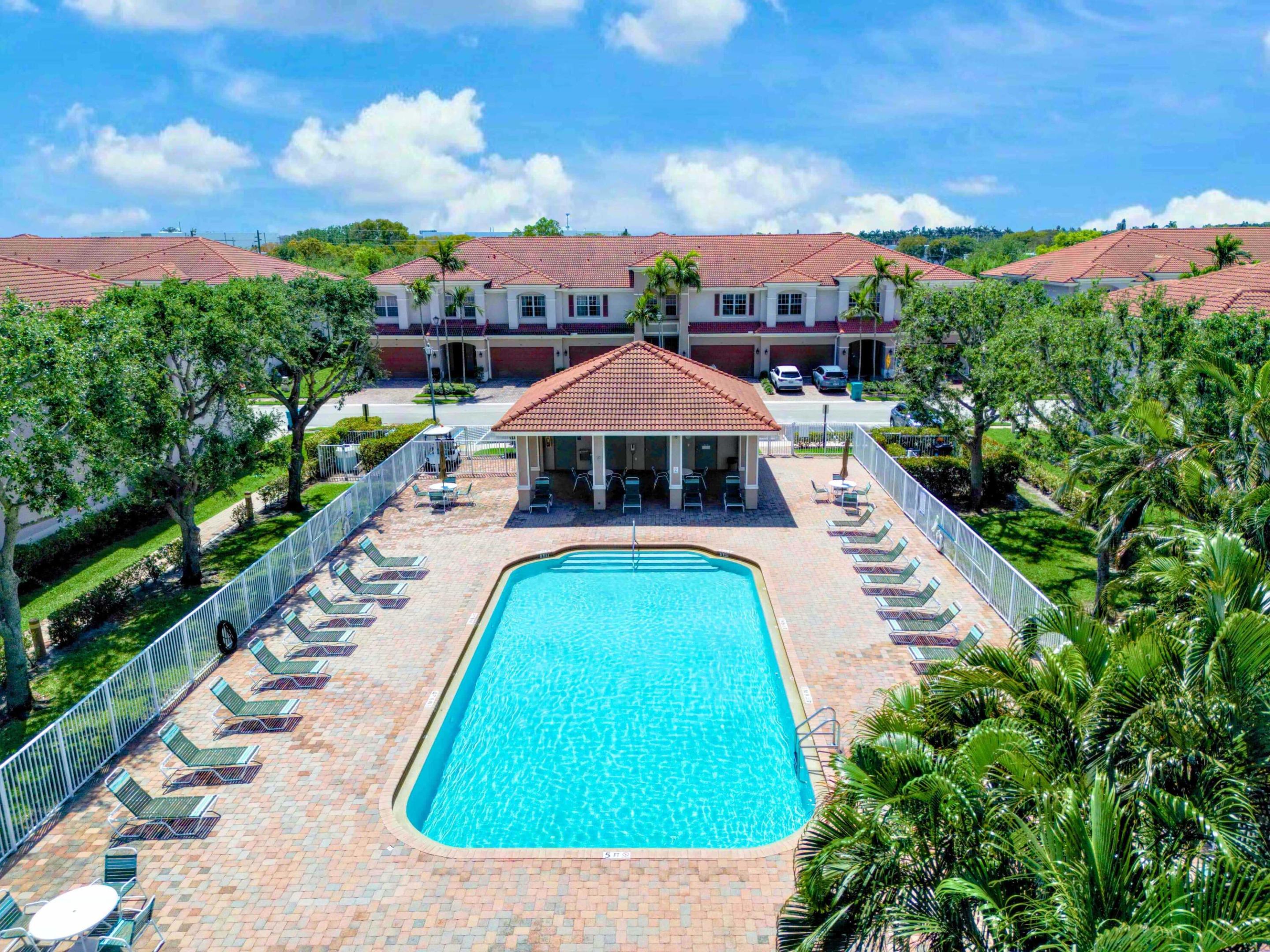 CARRIAGE POINTE - Residential Lease