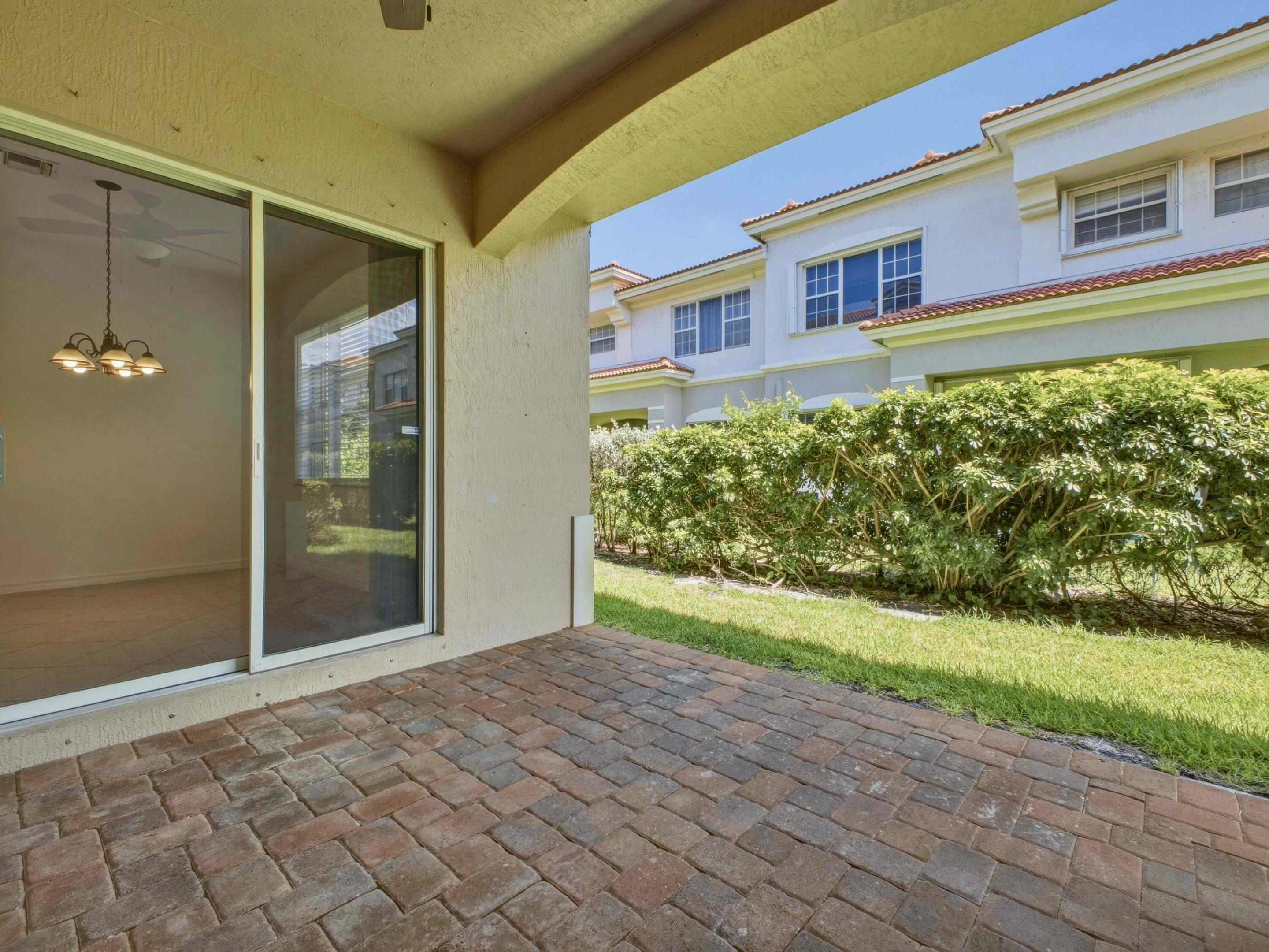 CARRIAGE POINTE - Residential Lease