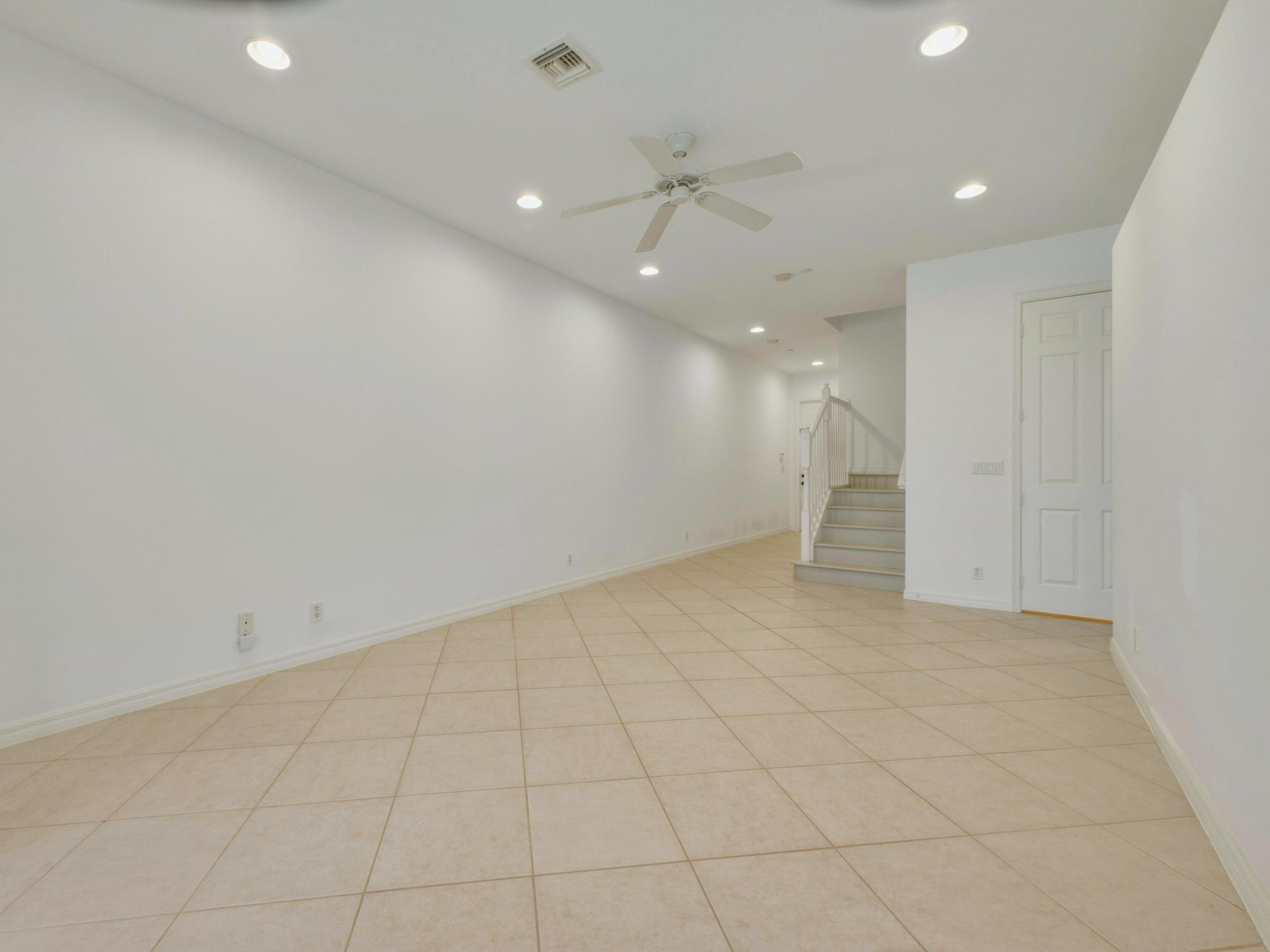 CARRIAGE POINTE - Residential Lease