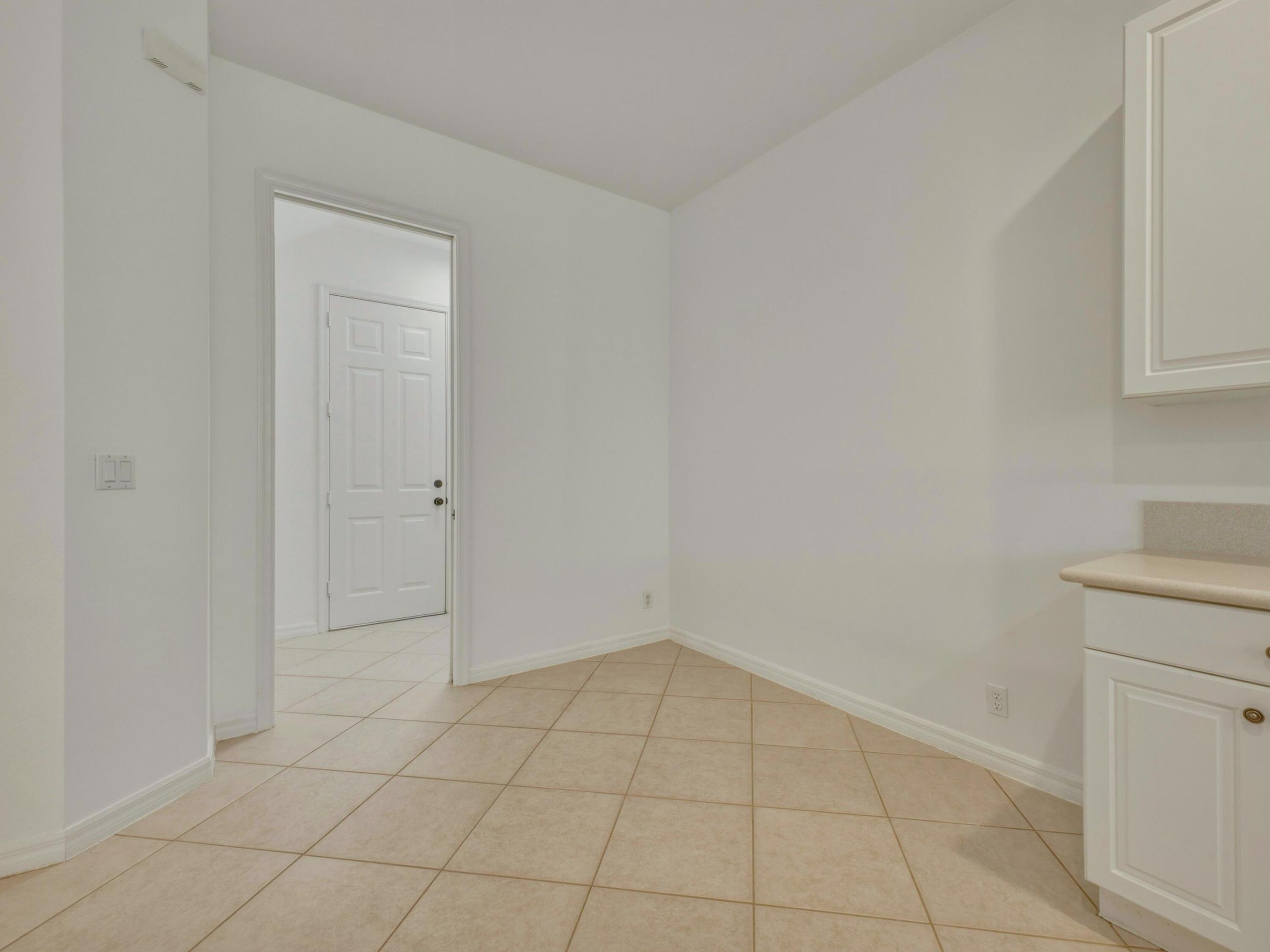 CARRIAGE POINTE - Residential Lease
