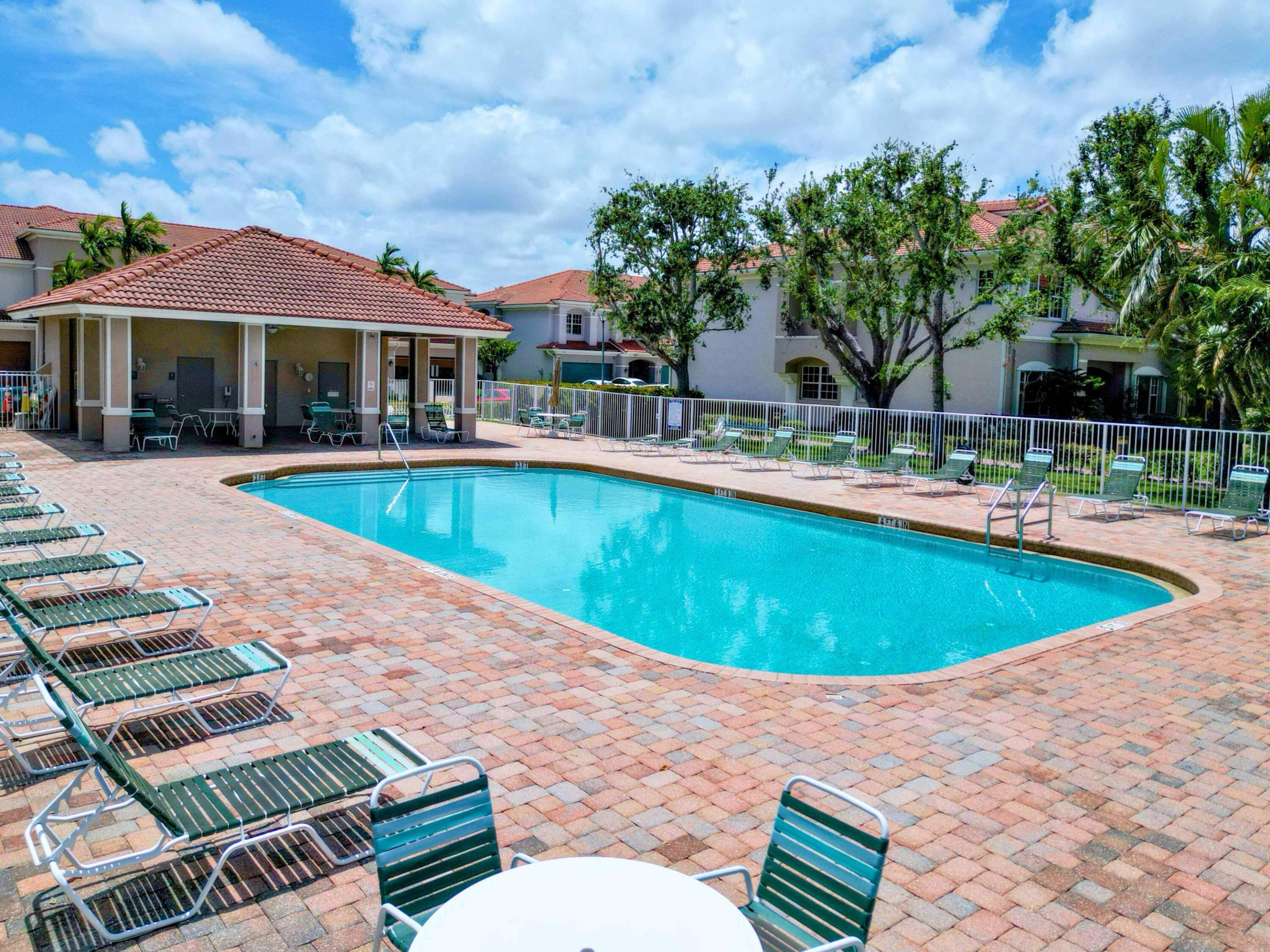 CARRIAGE POINTE - Residential Lease