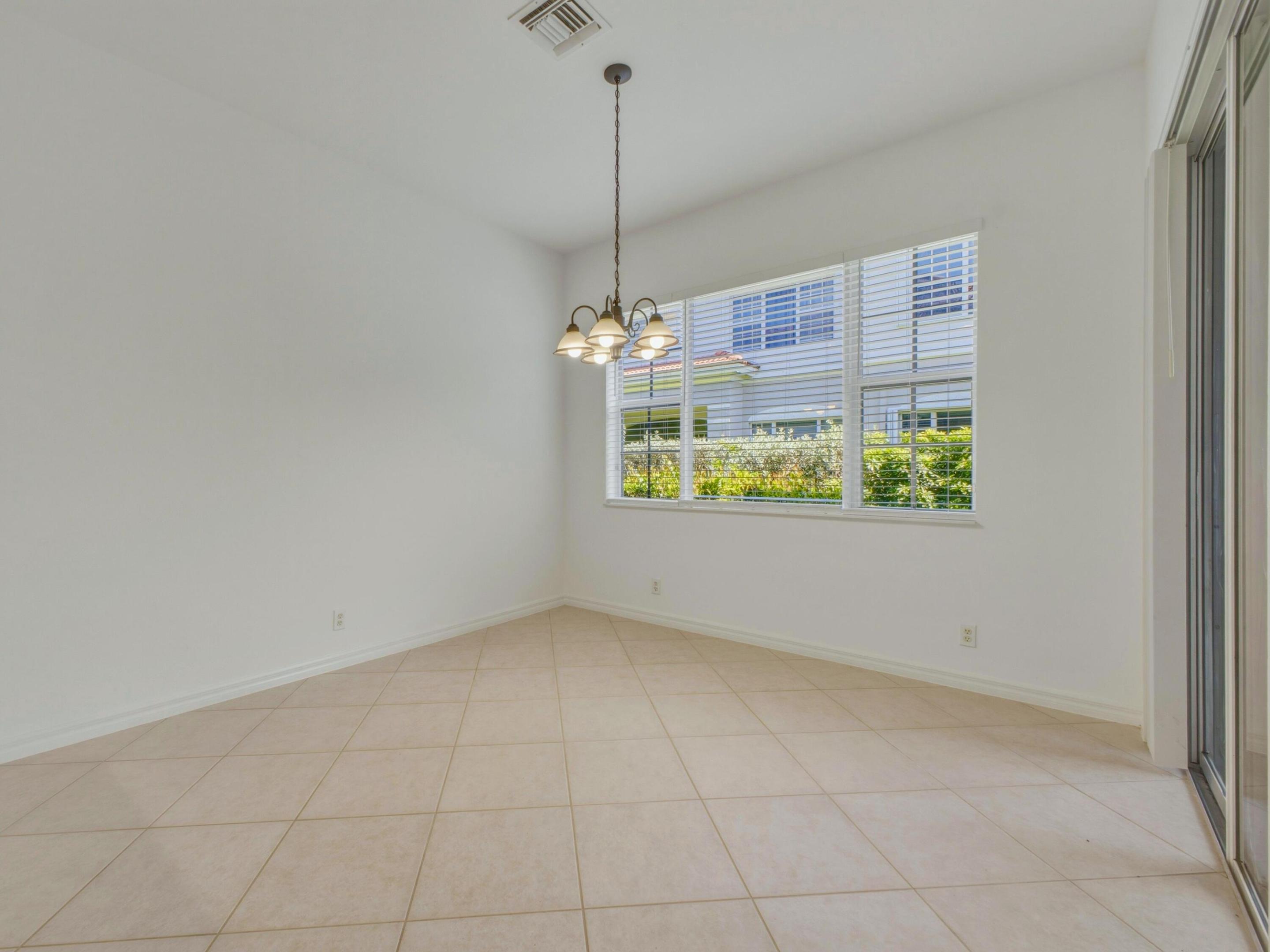 CARRIAGE POINTE - Residential Lease