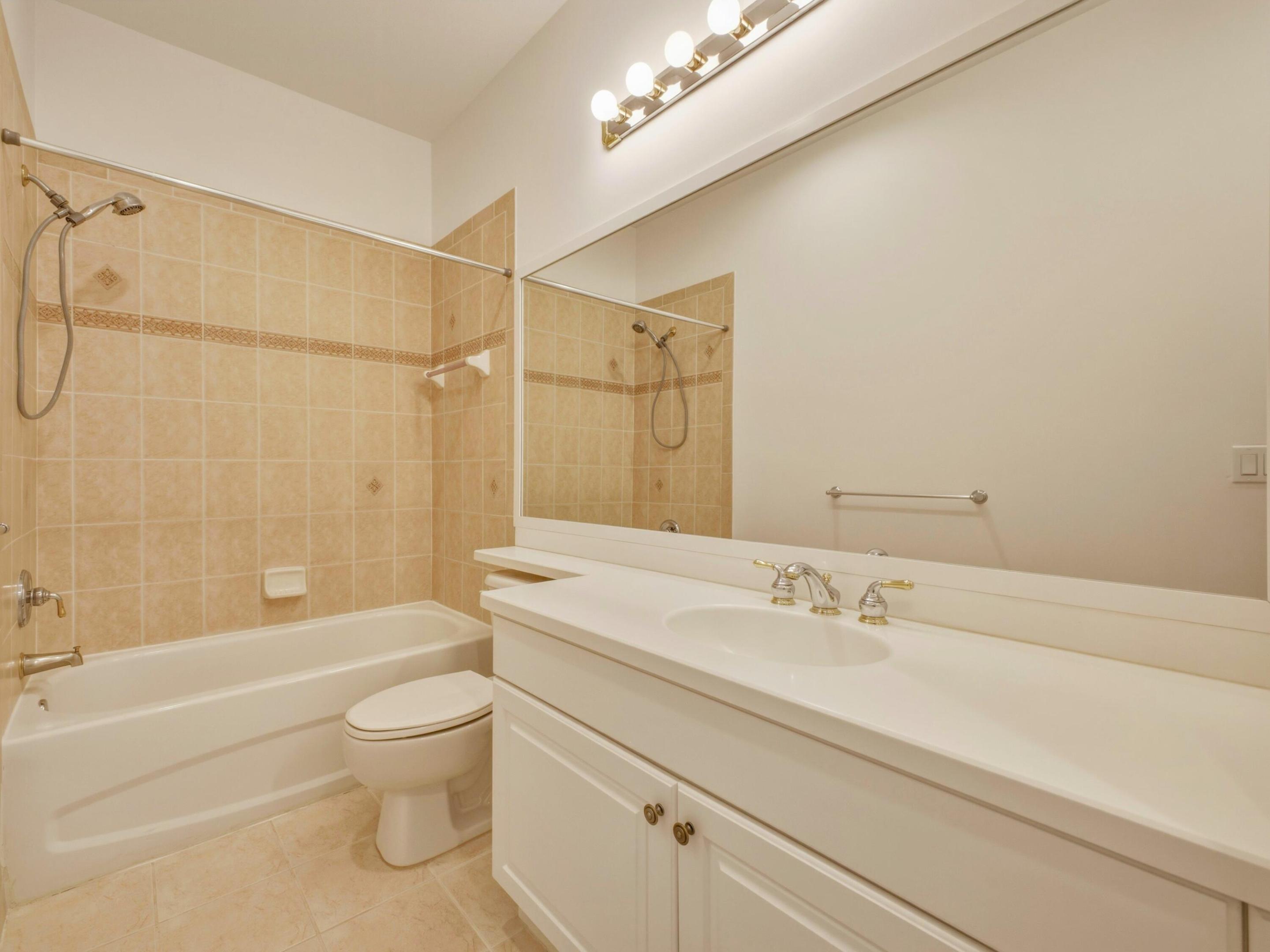 CARRIAGE POINTE - Residential Lease