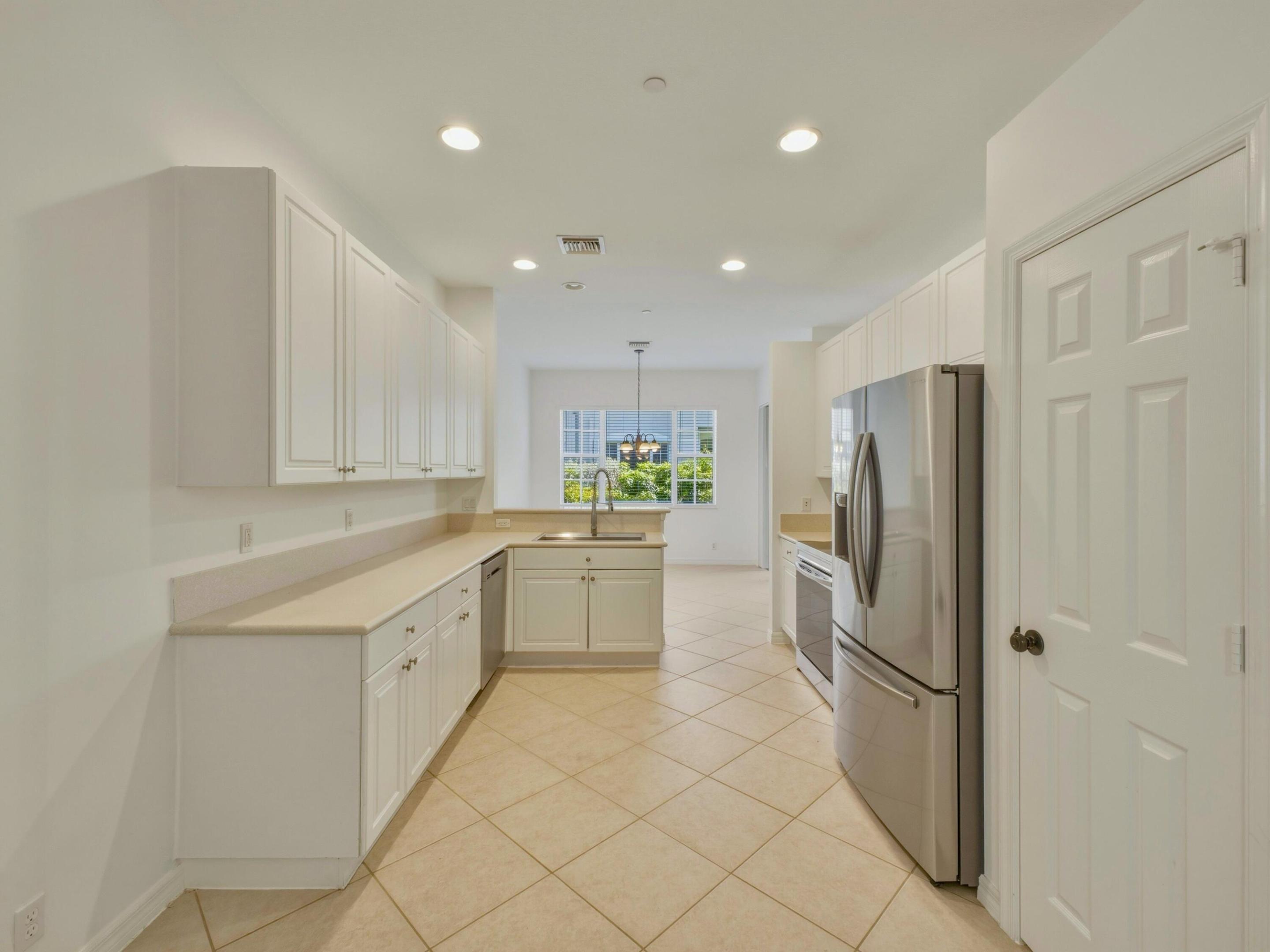 CARRIAGE POINTE - Residential Lease
