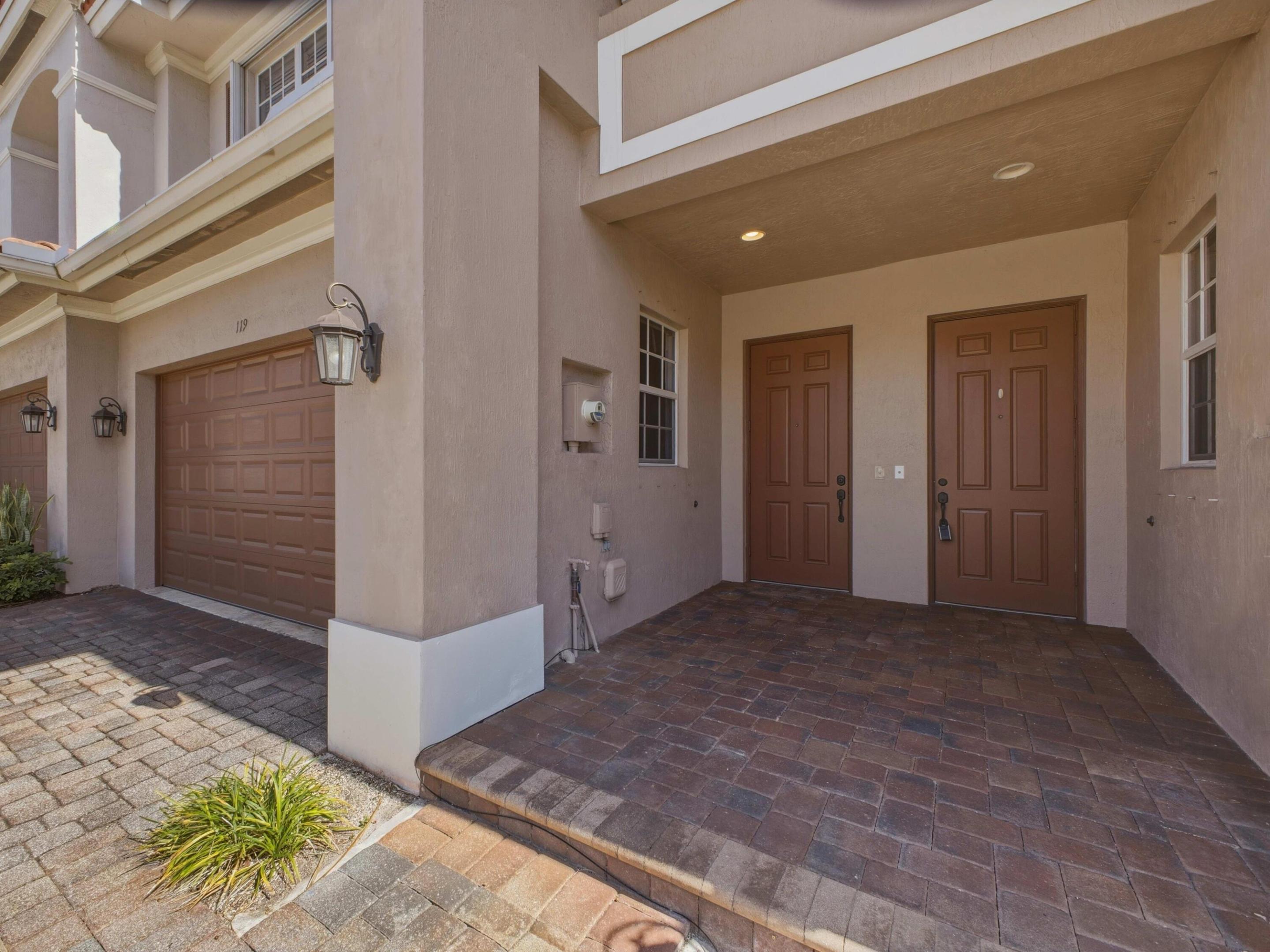 CARRIAGE POINTE - Residential Lease