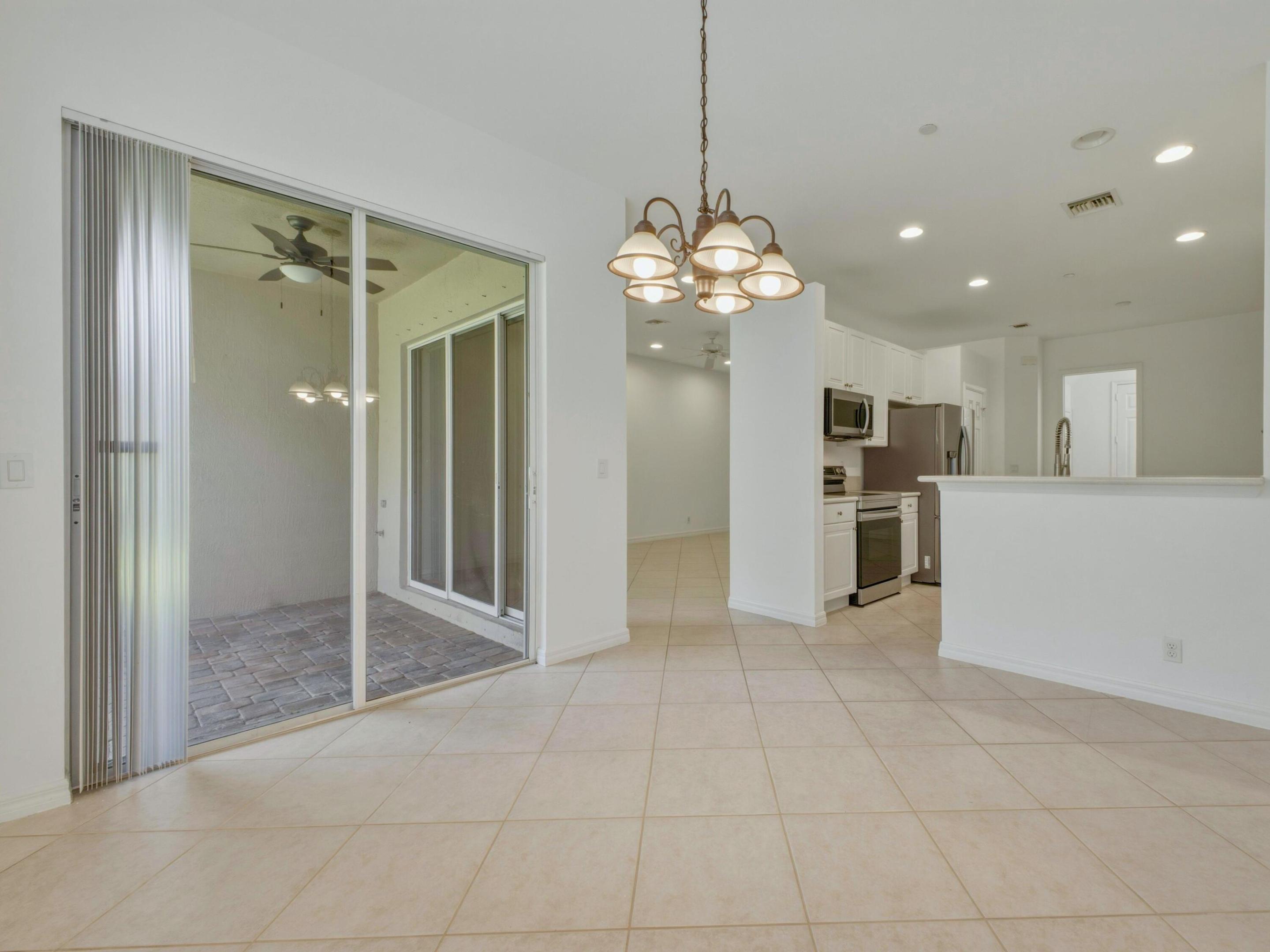 CARRIAGE POINTE - Residential Lease