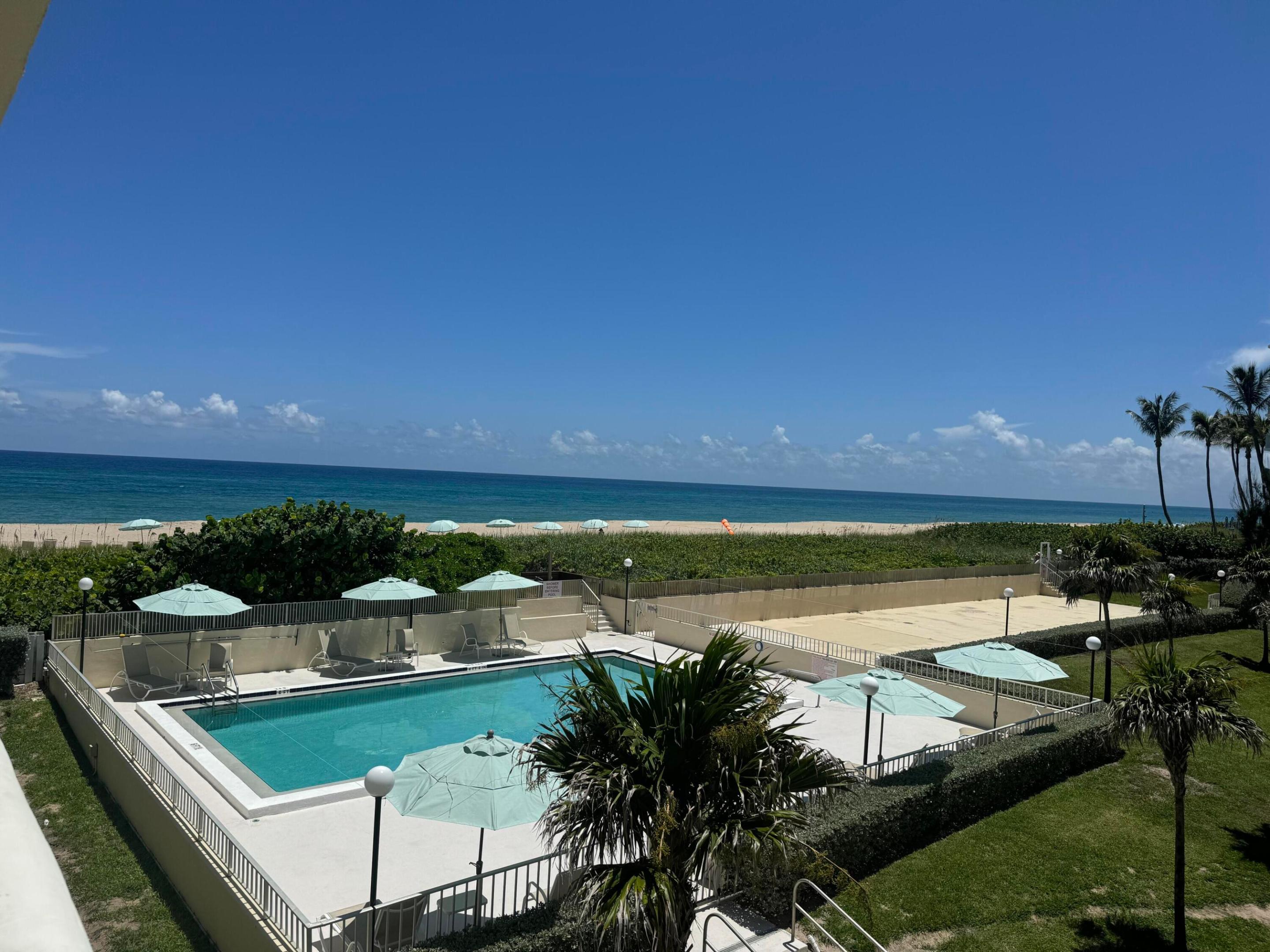 PALM BEACH WHITEHOUSE COND - Residential