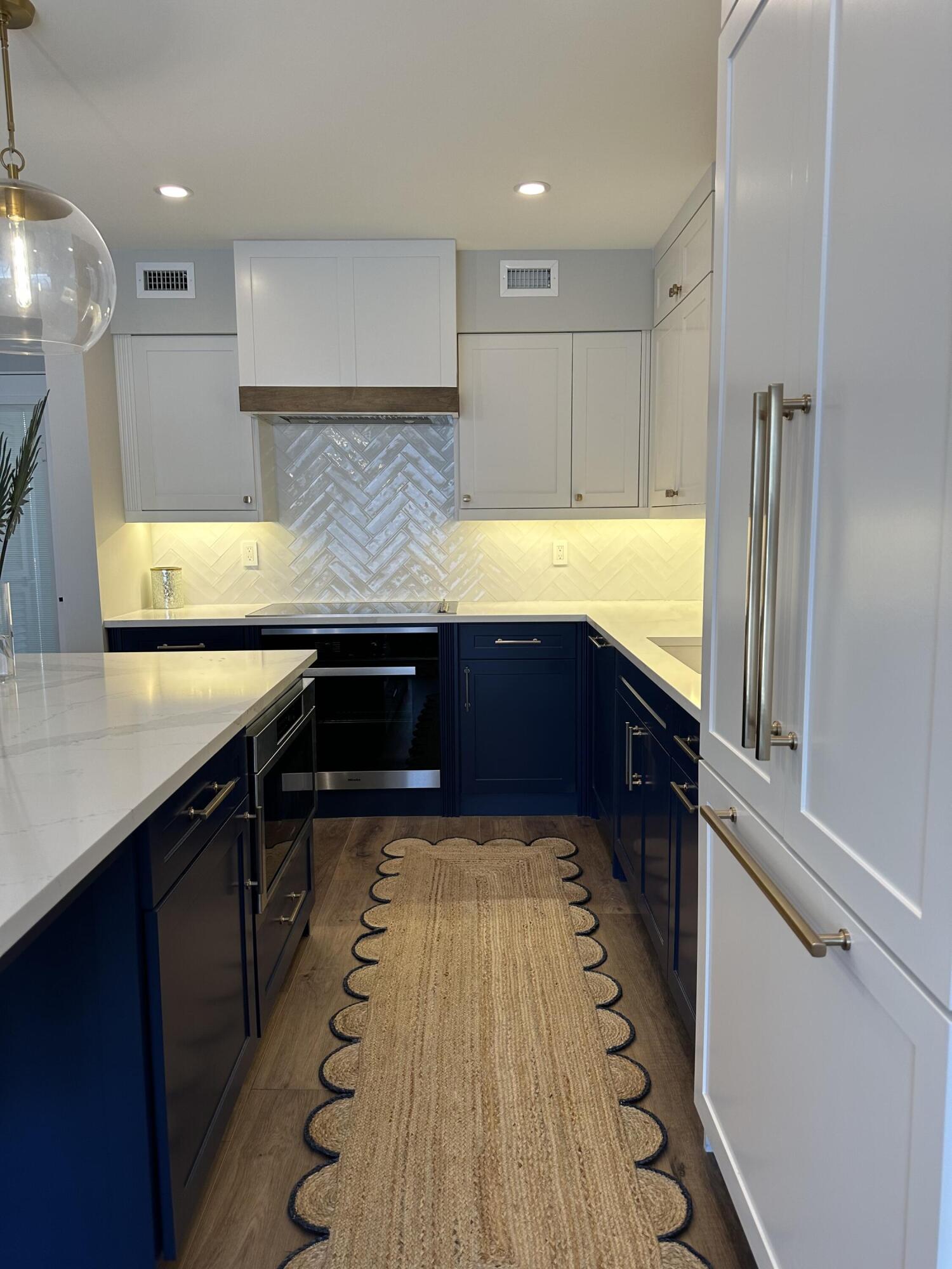 PALM BEACH WHITEHOUSE COND - Residential