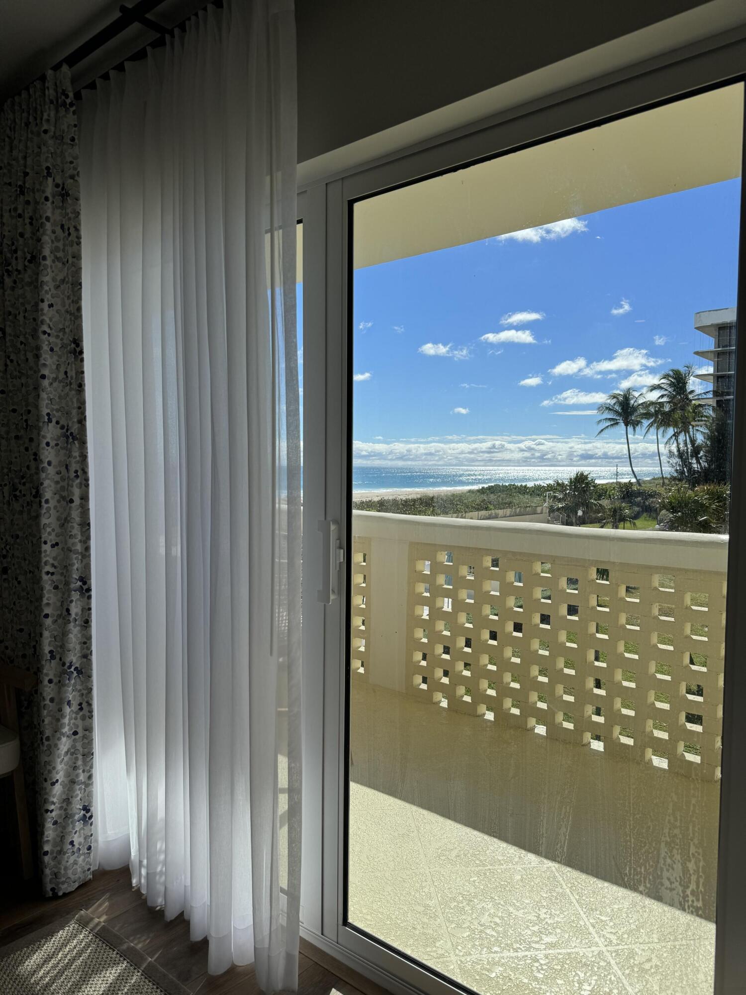 PALM BEACH WHITEHOUSE COND - Residential