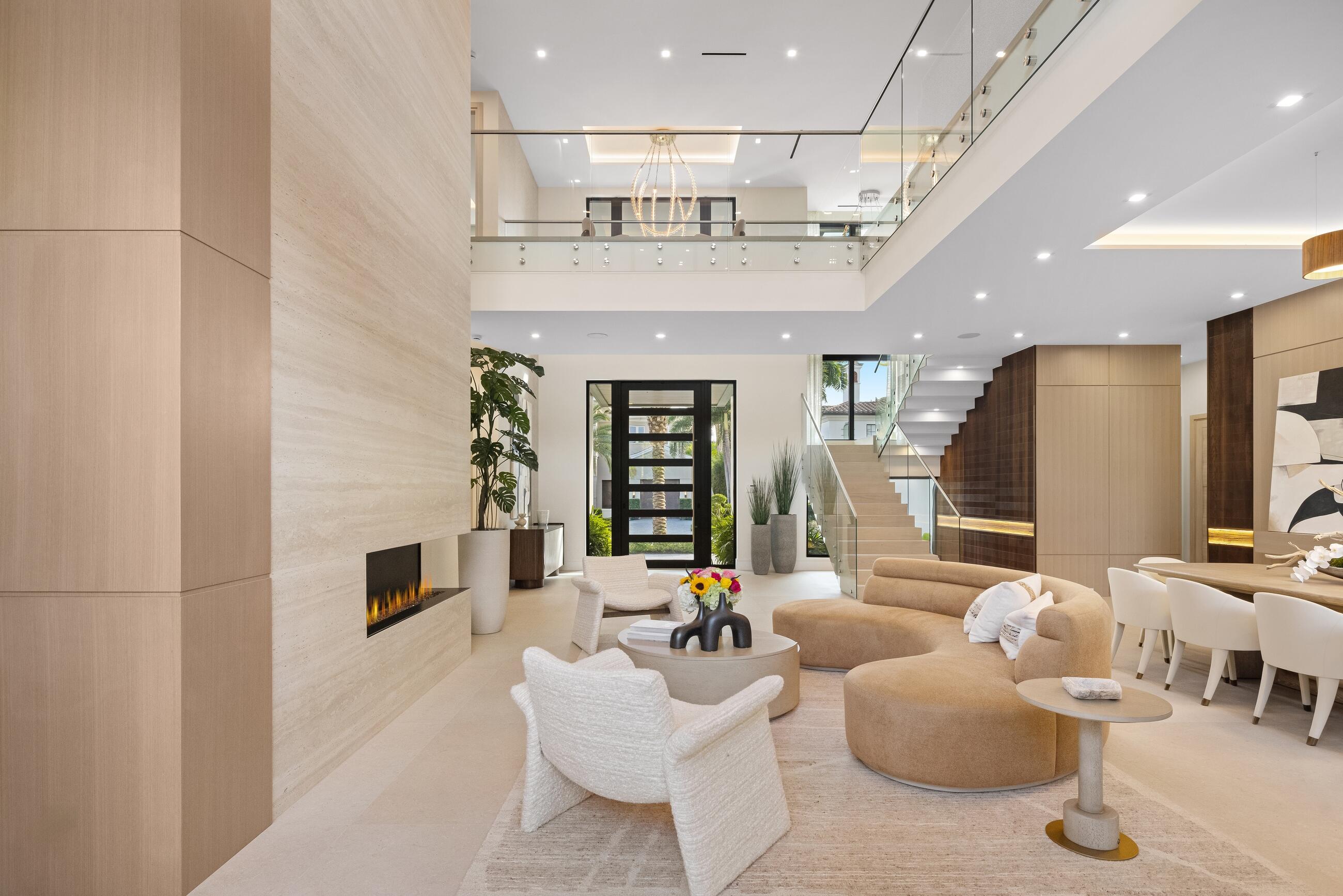 ROYAL PALM YACHT & COUNTRY CLUB - Residential