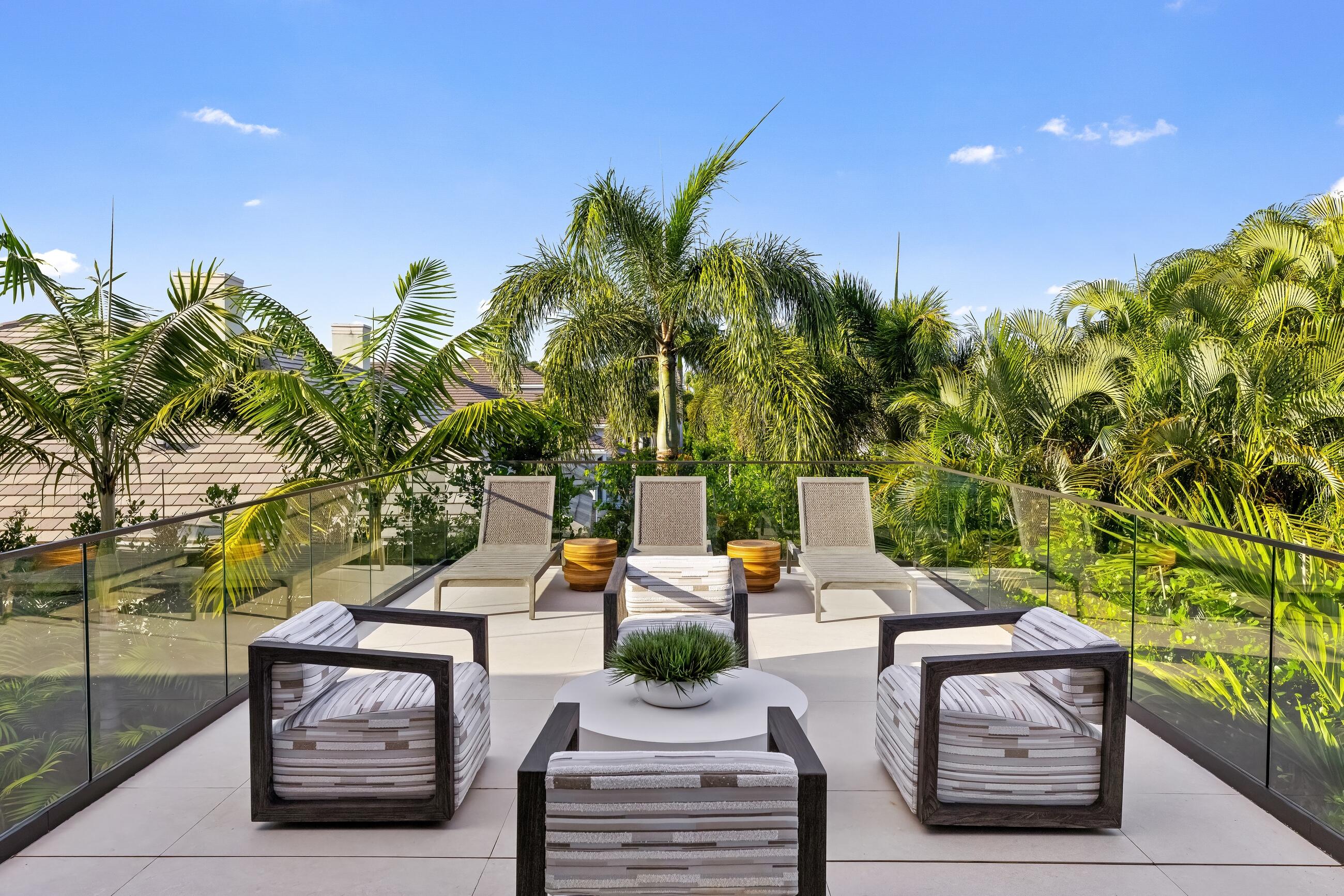 ROYAL PALM YACHT & COUNTRY CLUB - Residential