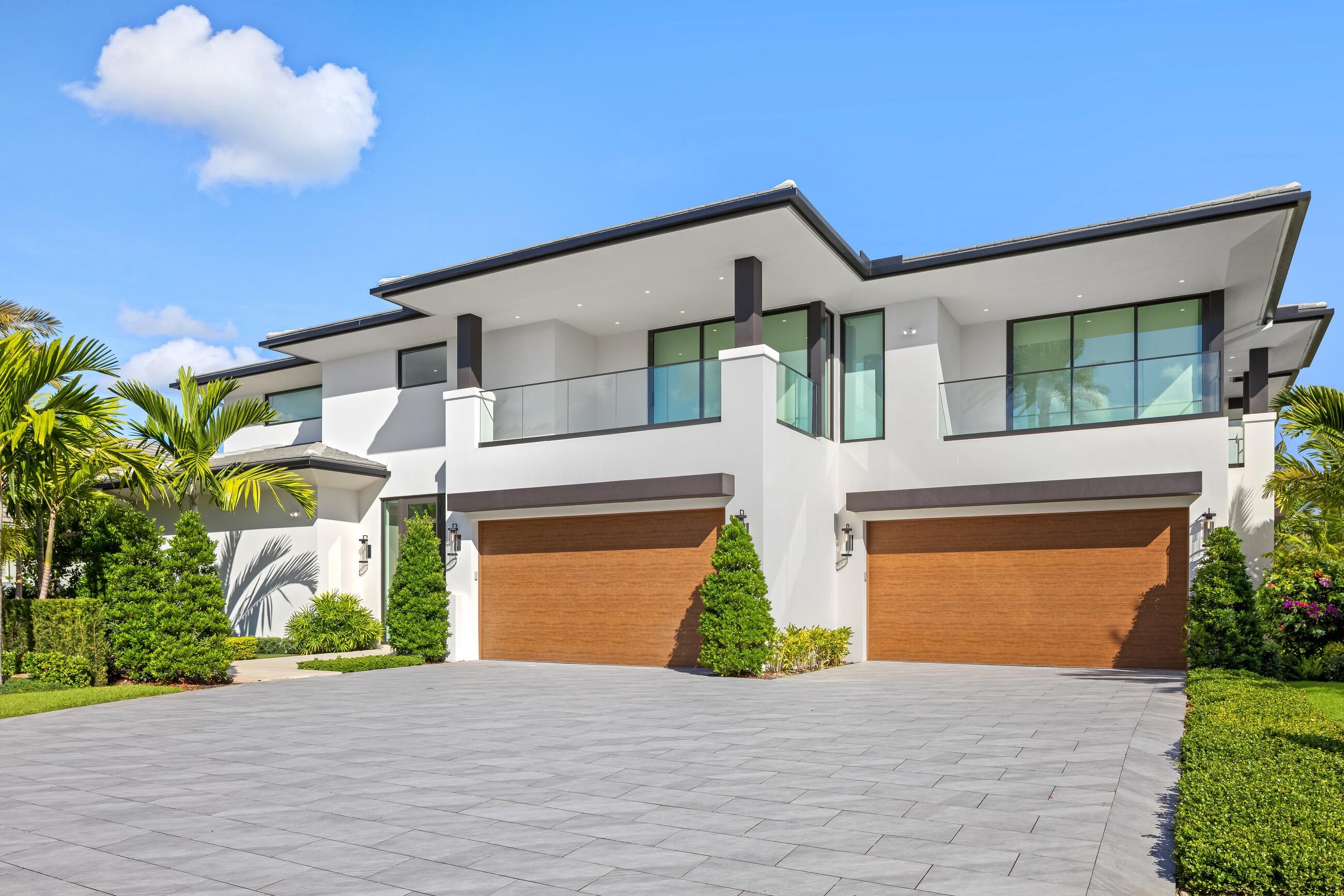 ROYAL PALM YACHT & COUNTRY CLUB - Residential