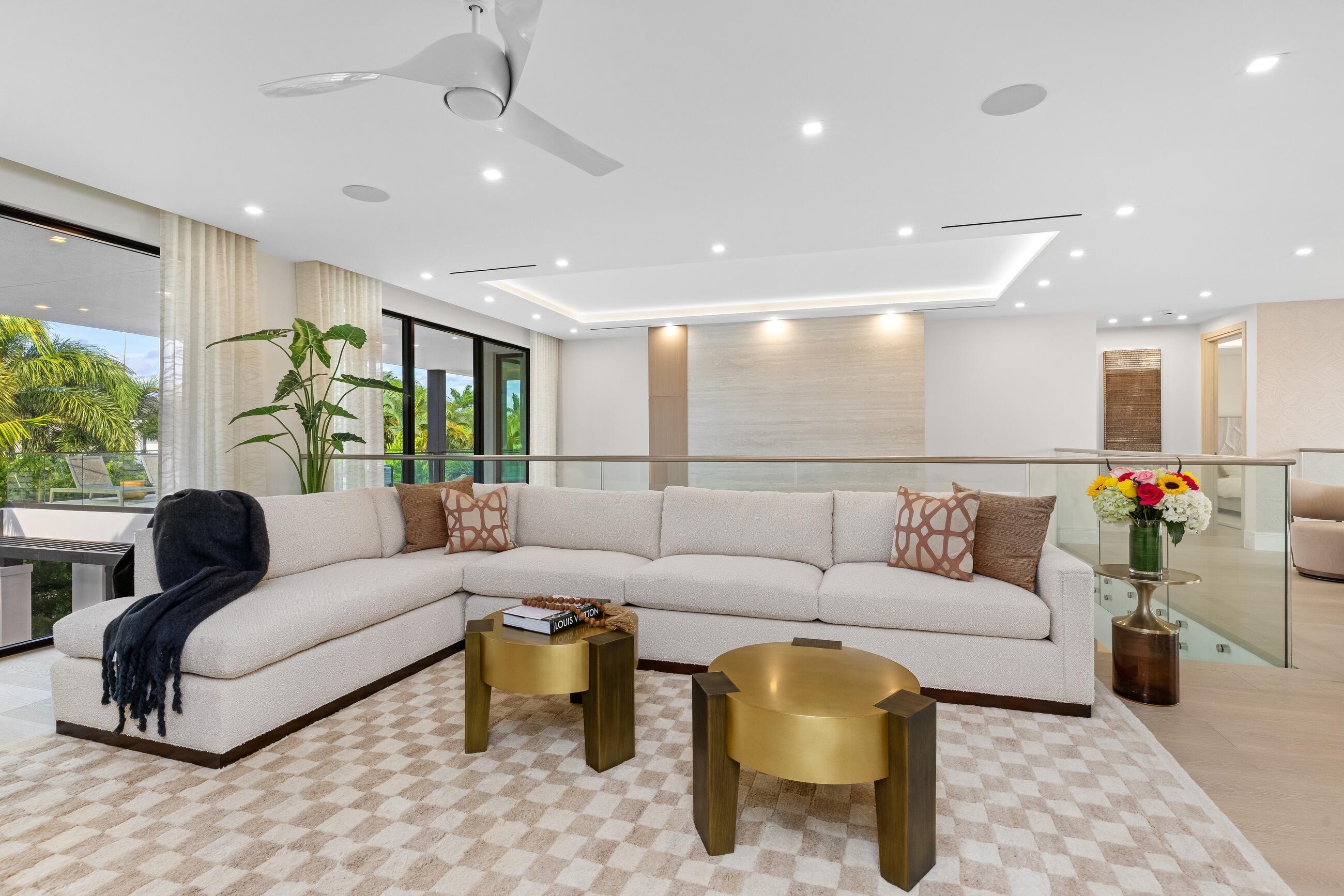 ROYAL PALM YACHT & COUNTRY CLUB - Residential