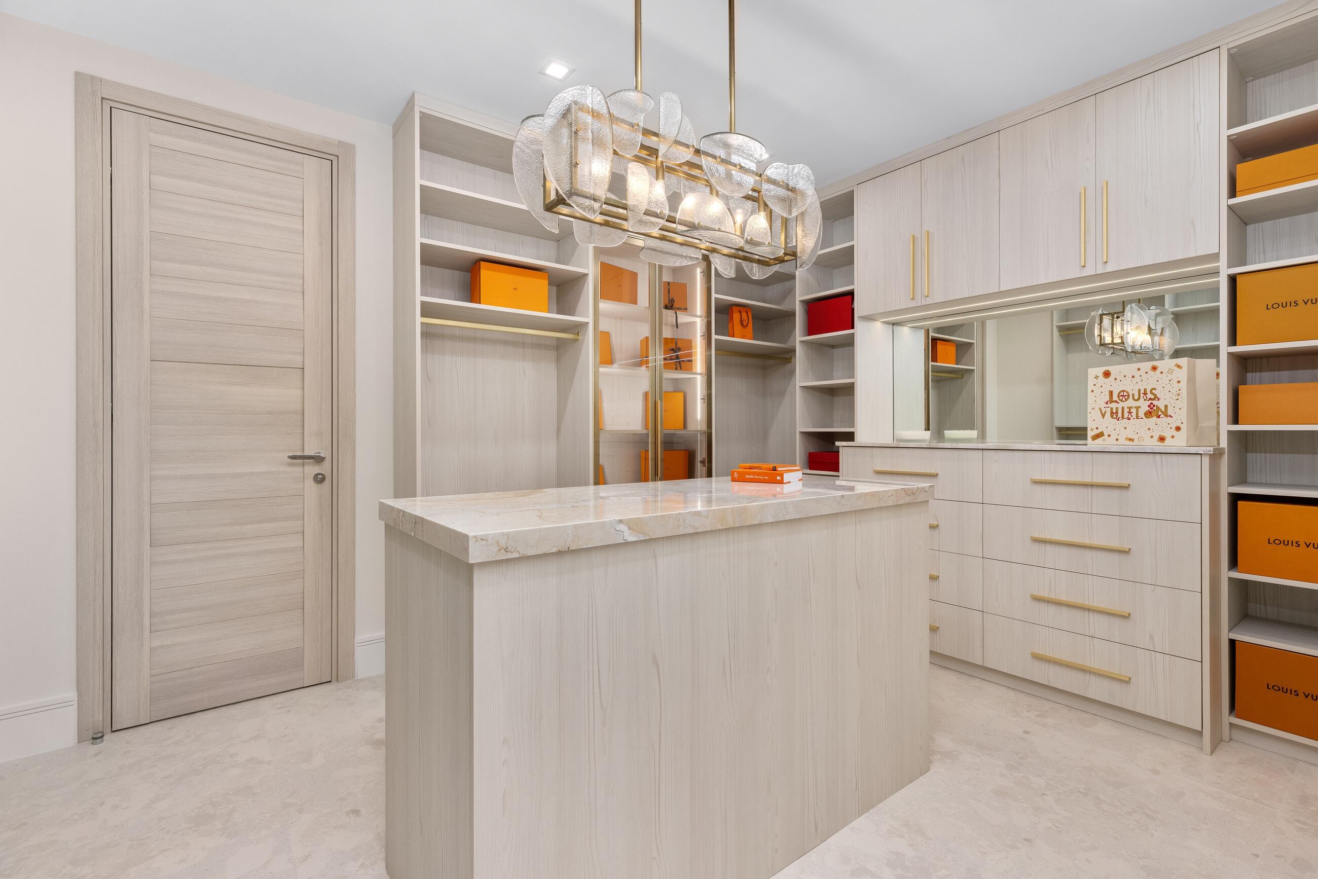ROYAL PALM YACHT & COUNTRY CLUB - Residential