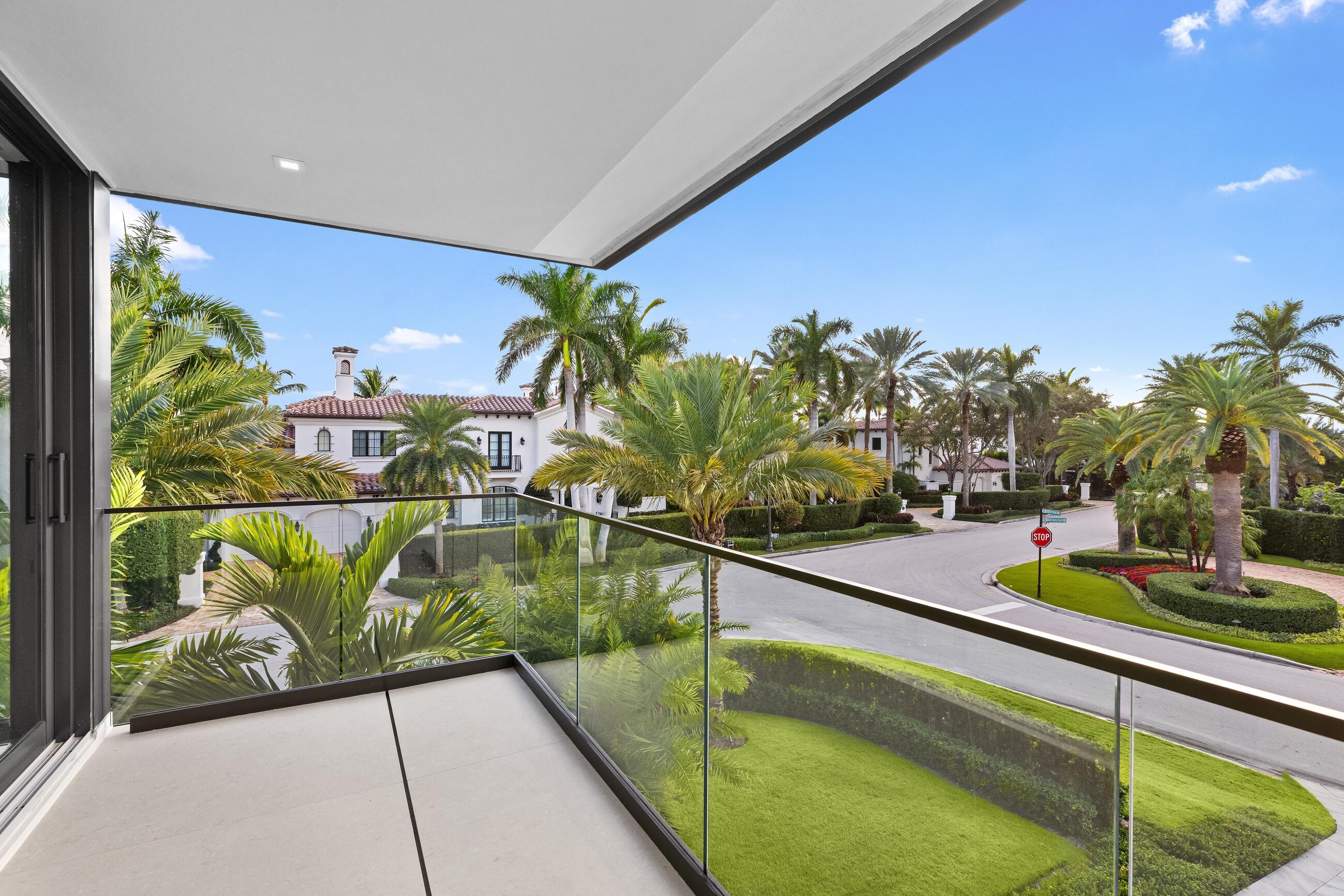 ROYAL PALM YACHT & COUNTRY CLUB - Residential
