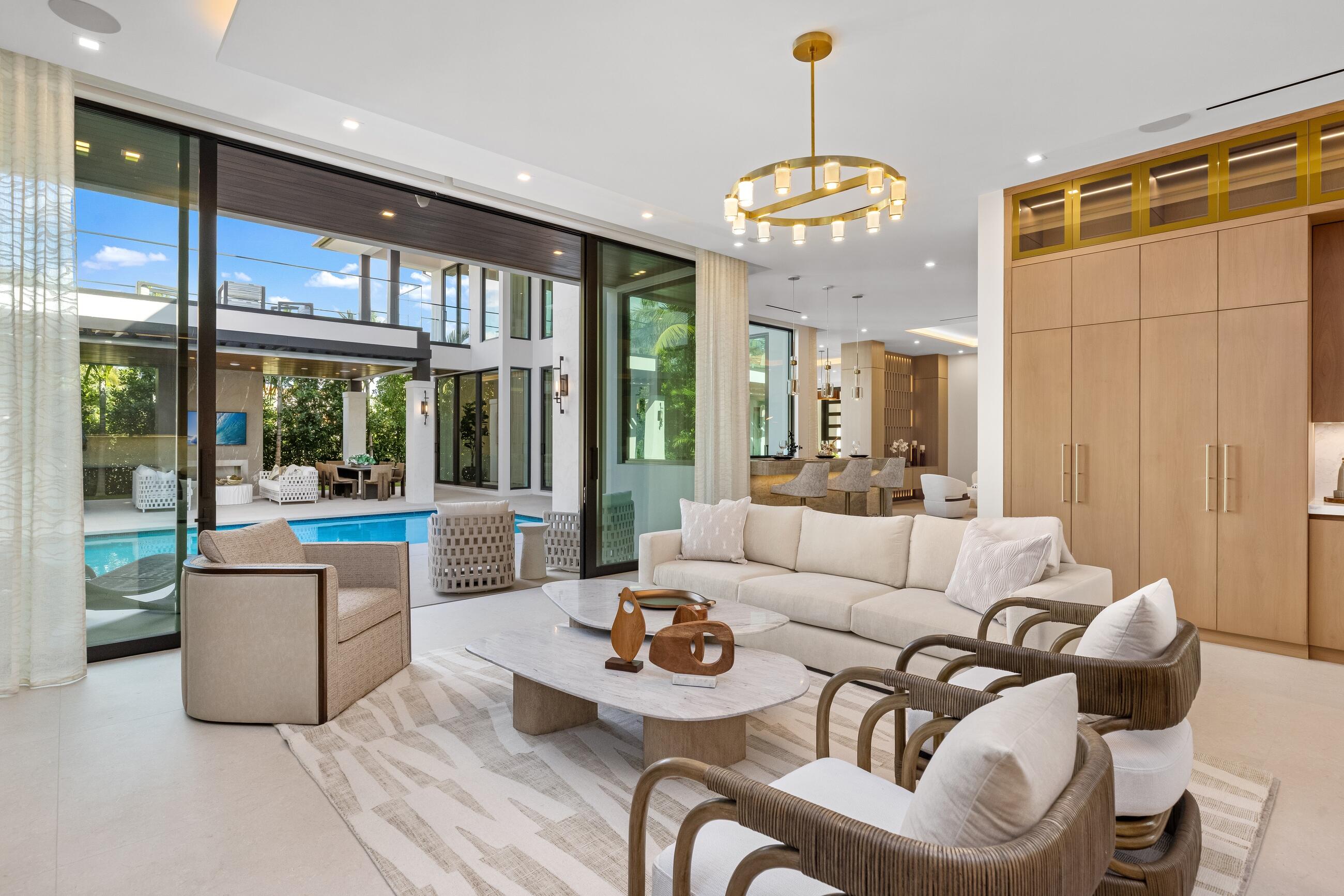 ROYAL PALM YACHT & COUNTRY CLUB - Residential