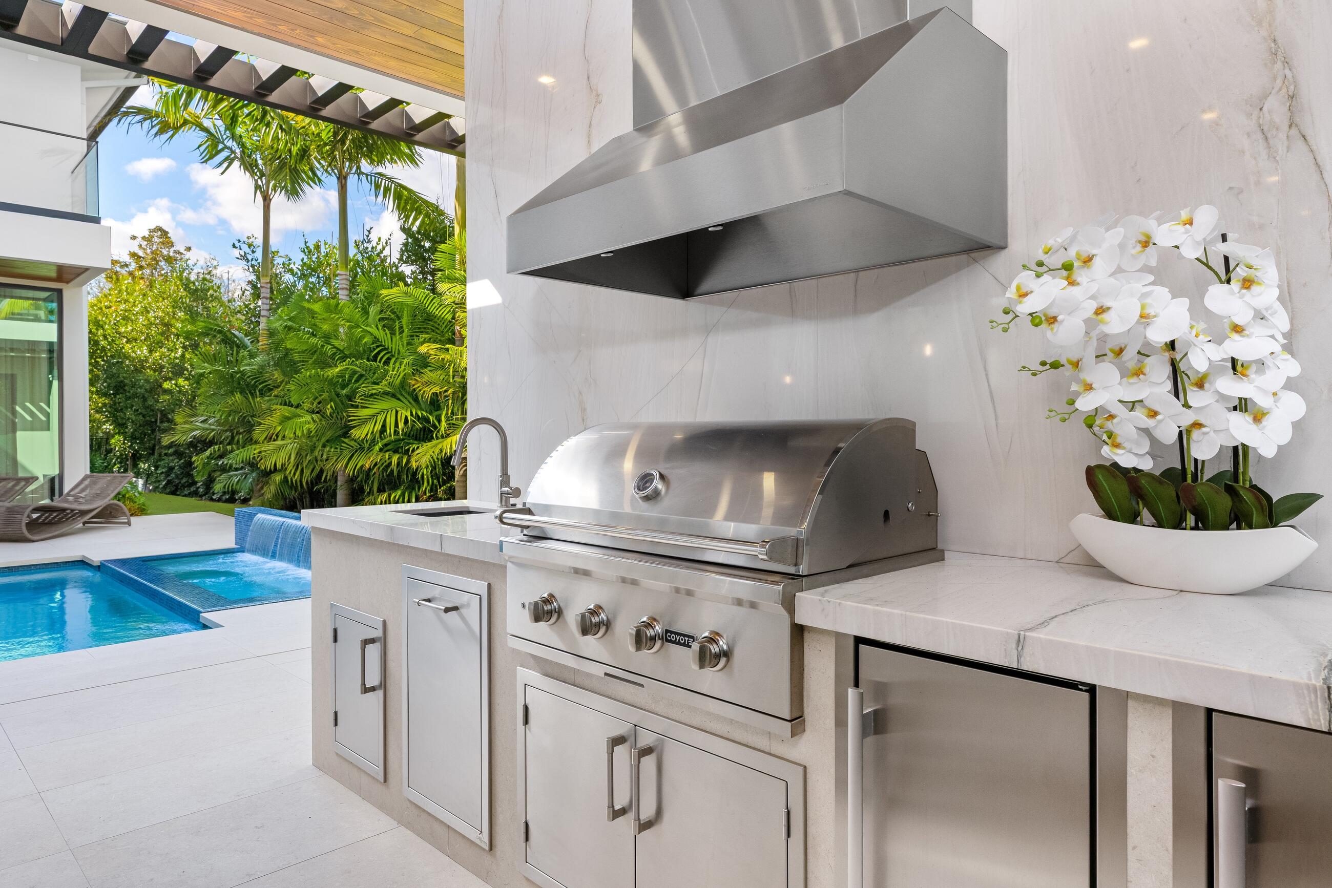 ROYAL PALM YACHT & COUNTRY CLUB - Residential