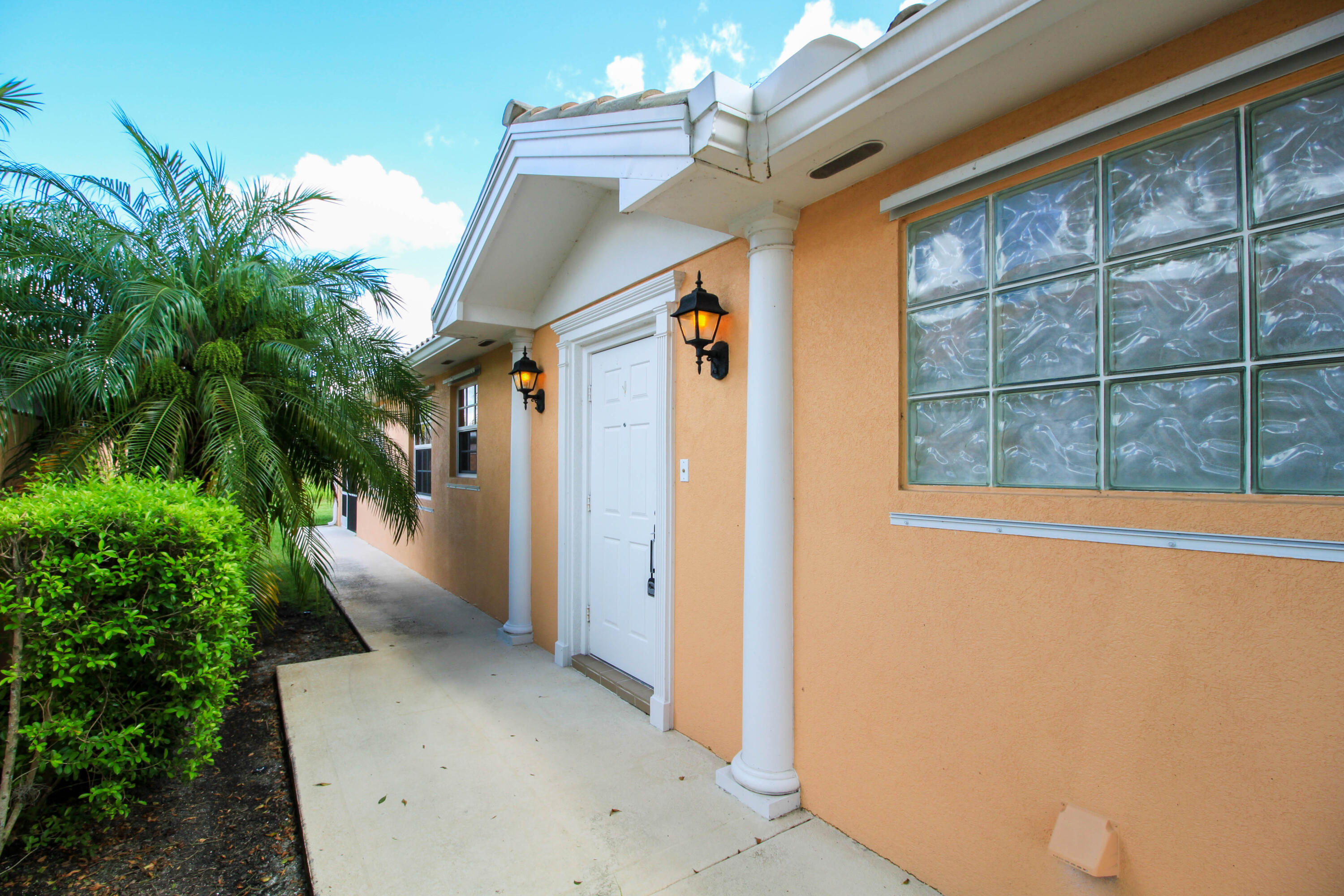 TRADITION PLAT NO  5 - Residential Lease
