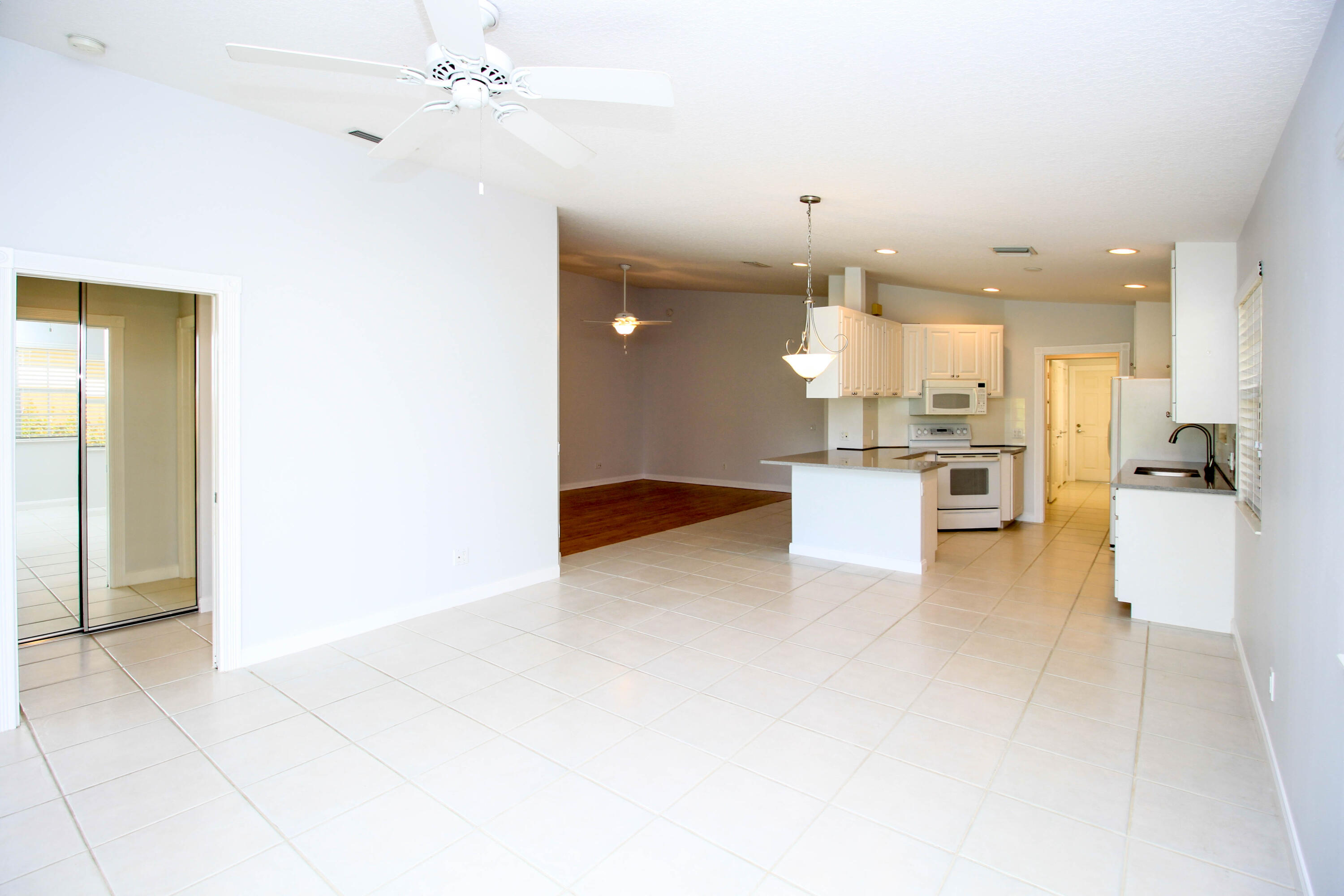 TRADITION PLAT NO  5 - Residential Lease
