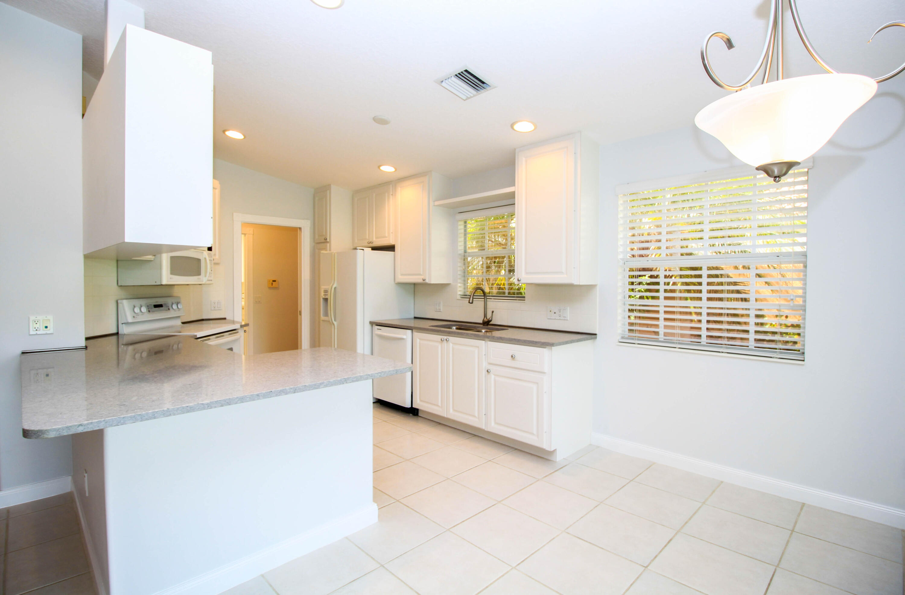 TRADITION PLAT NO  5 - Residential Lease