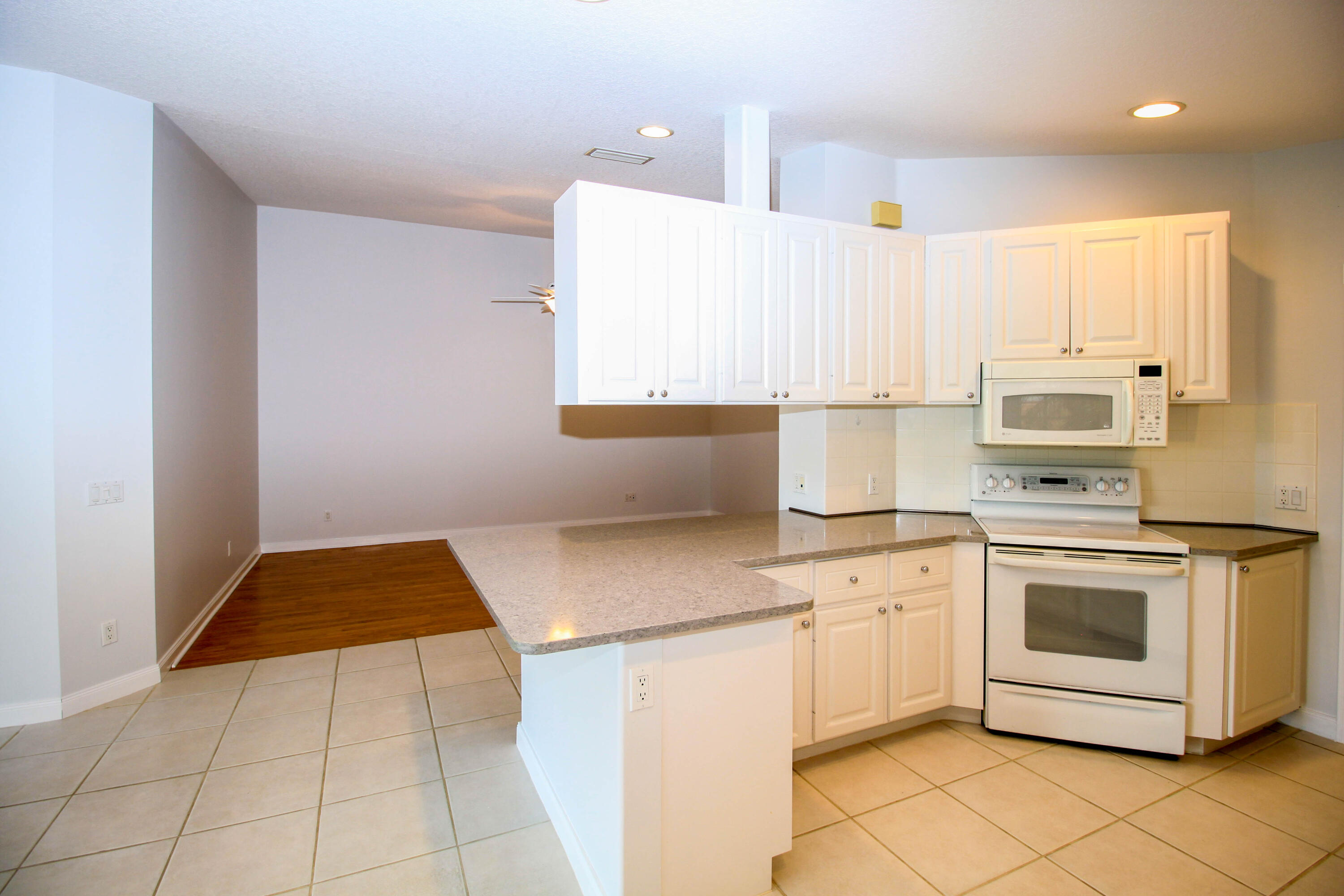TRADITION PLAT NO  5 - Residential Lease