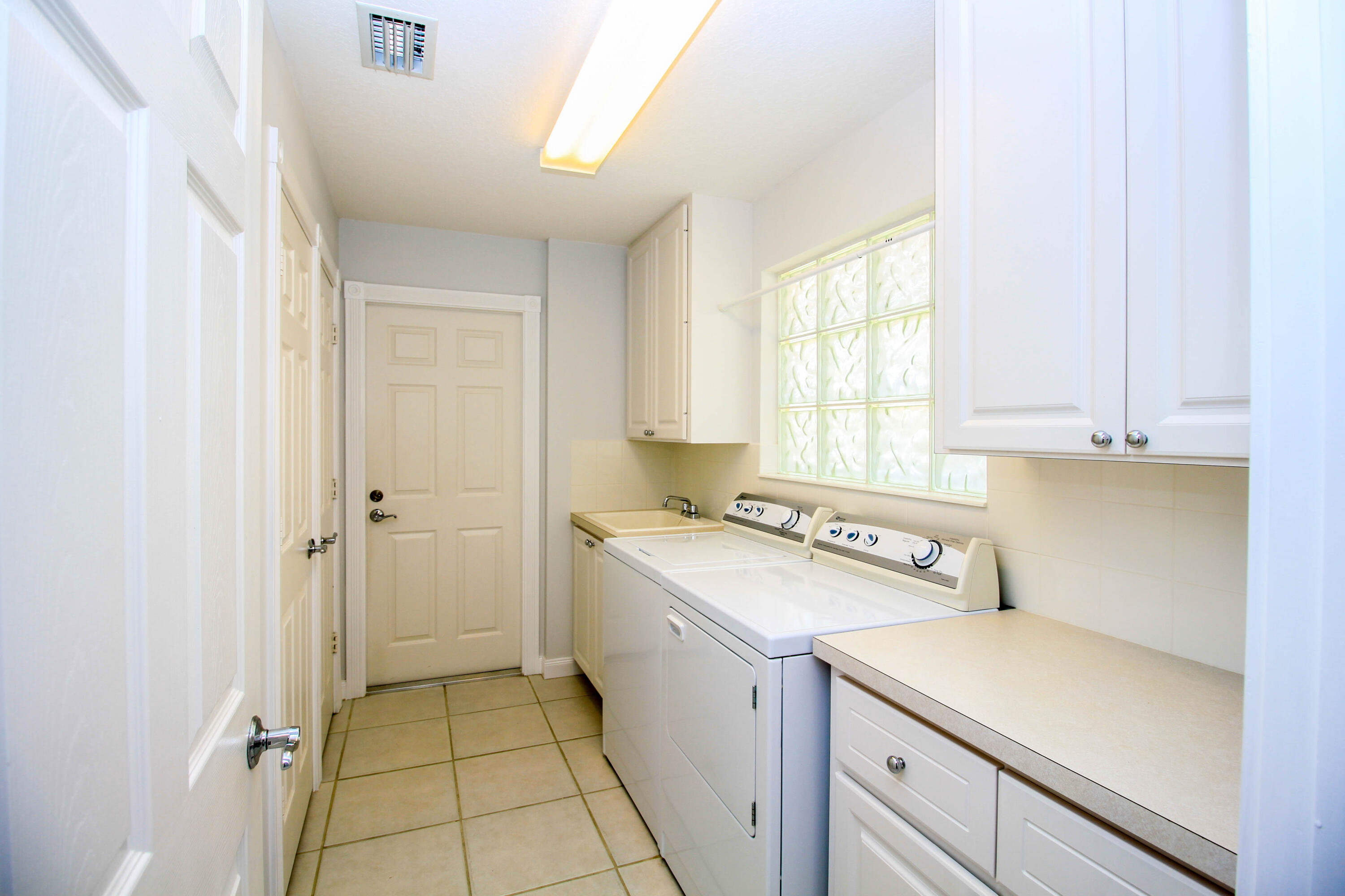 TRADITION PLAT NO  5 - Residential Lease
