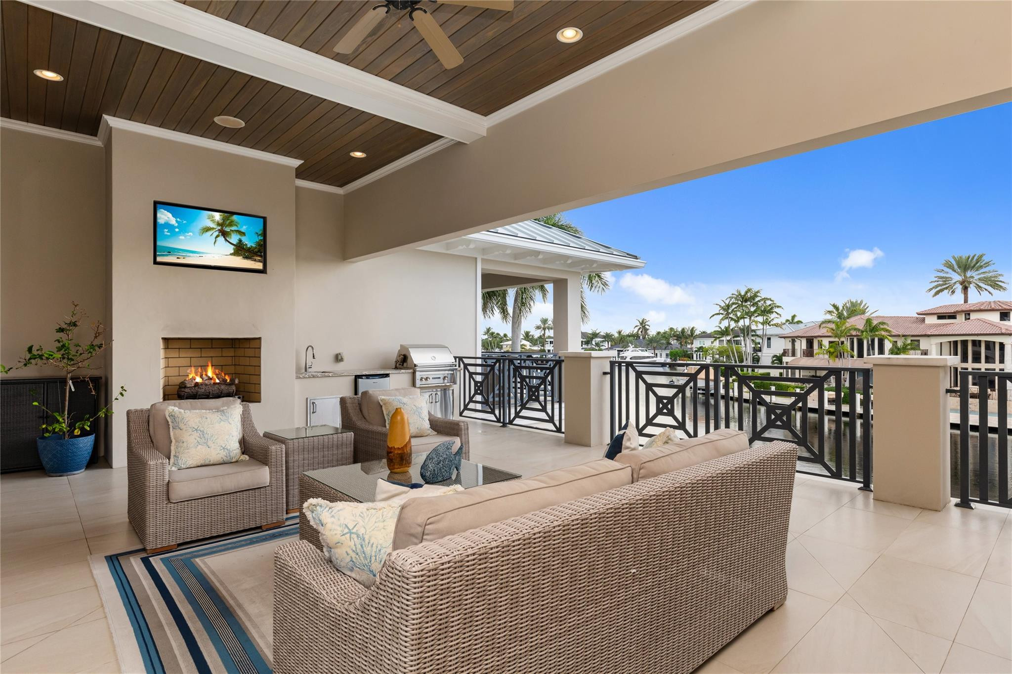 LIGHTHOUSE POINT - Residential
