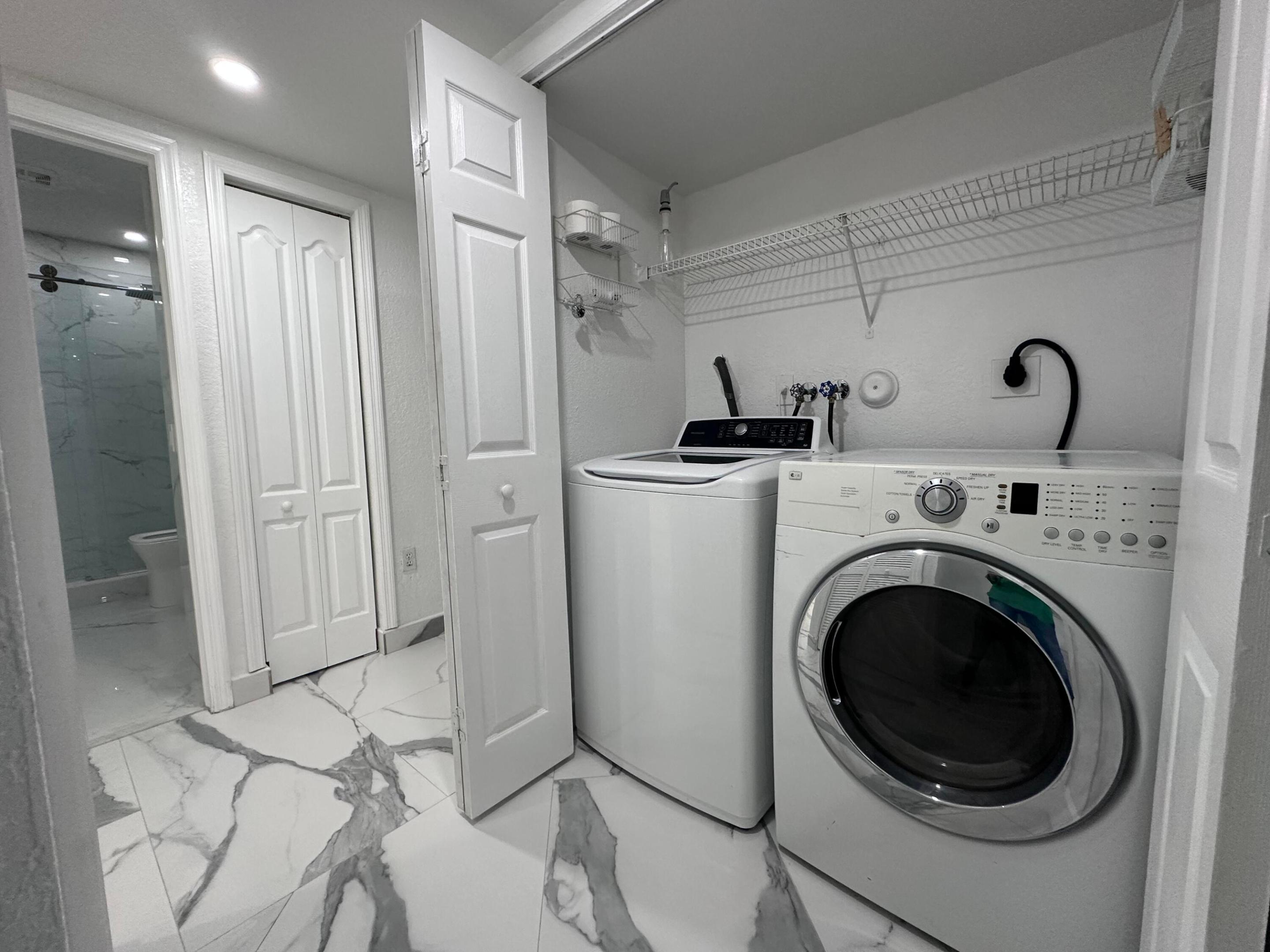 LOS PORTALES SEC B CONDO - Residential