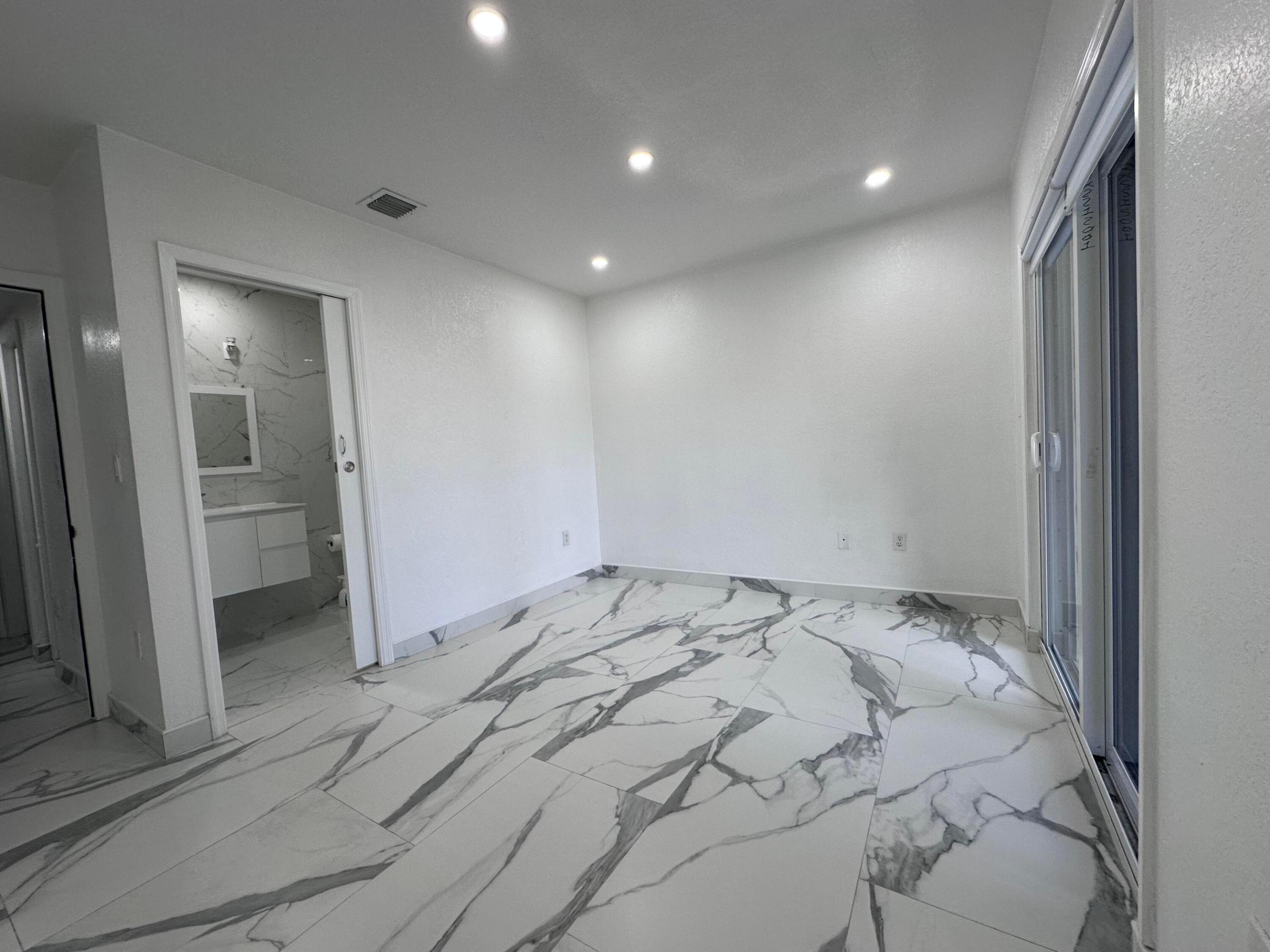 LOS PORTALES SEC B CONDO - Residential
