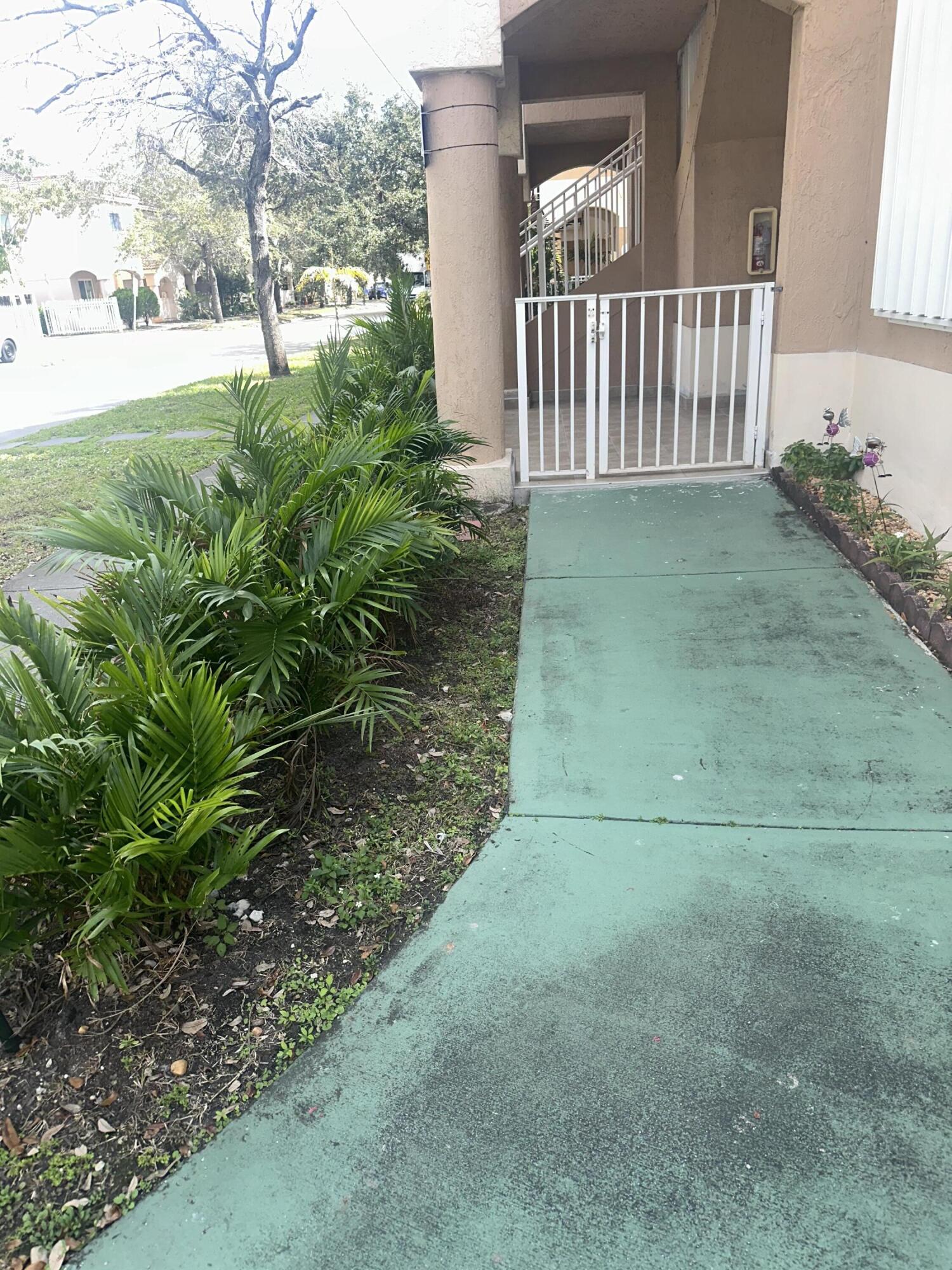 LOS PORTALES SEC B CONDO - Residential